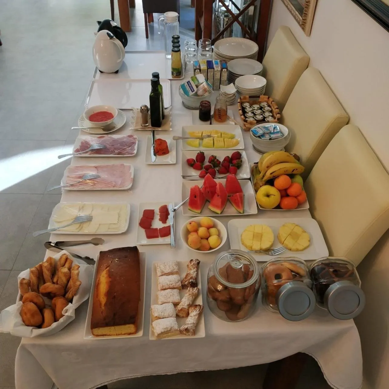 Buffet breakfast in La Posada de las Casitas