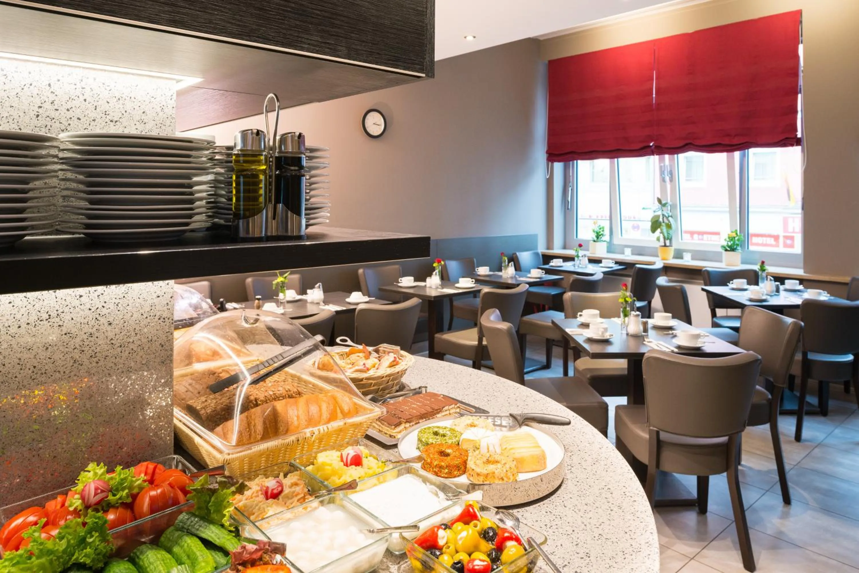 Restaurant/places to eat in Hotel Munich Inn - Design Hotel