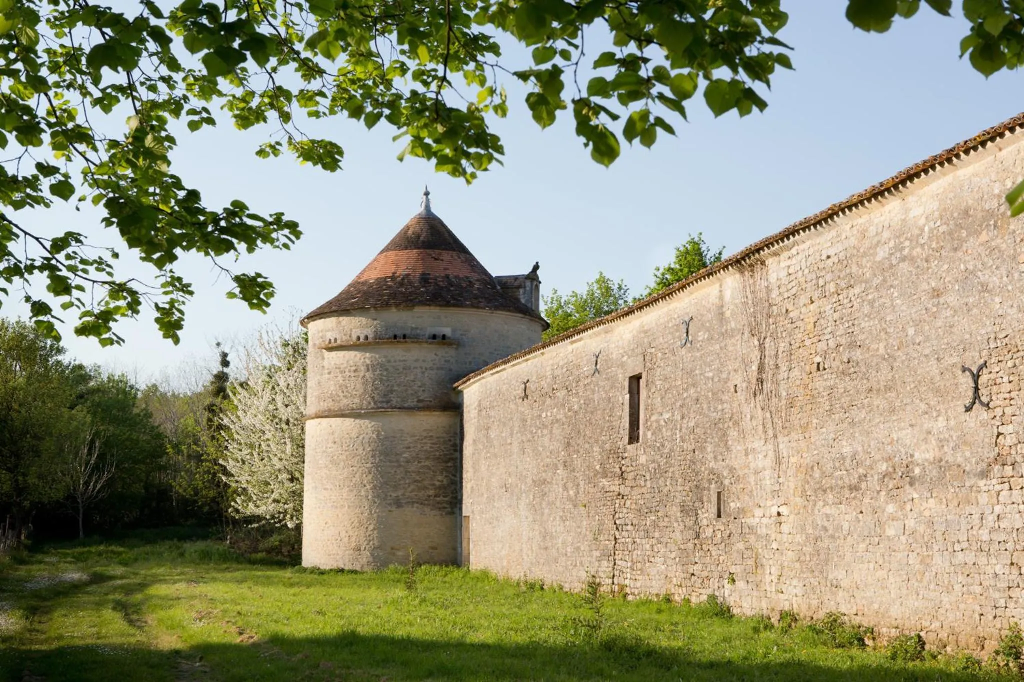 Property building in Château de Bois Charmant