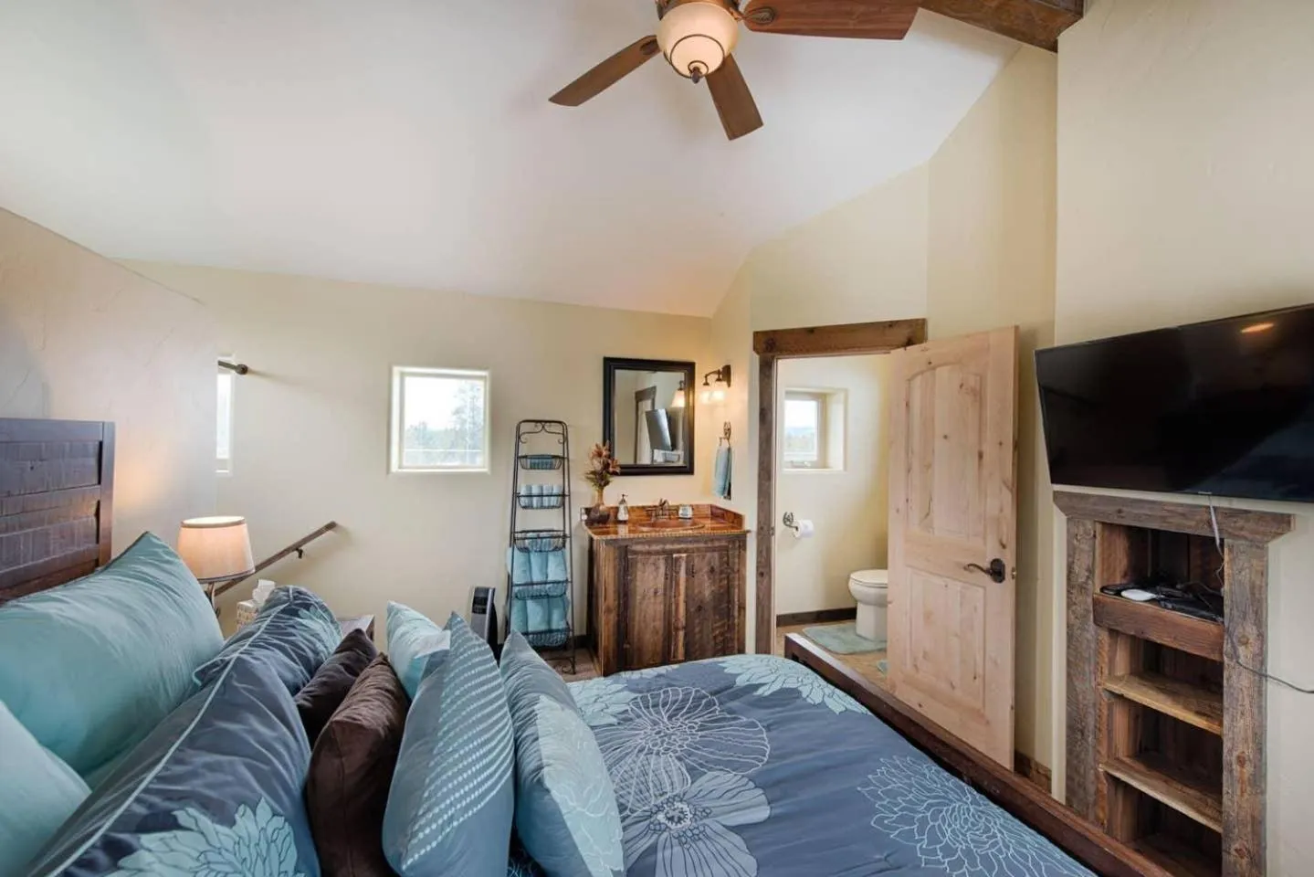 Bed in Broken Ridge Ranch by Casago McCall - Donerightmanagement