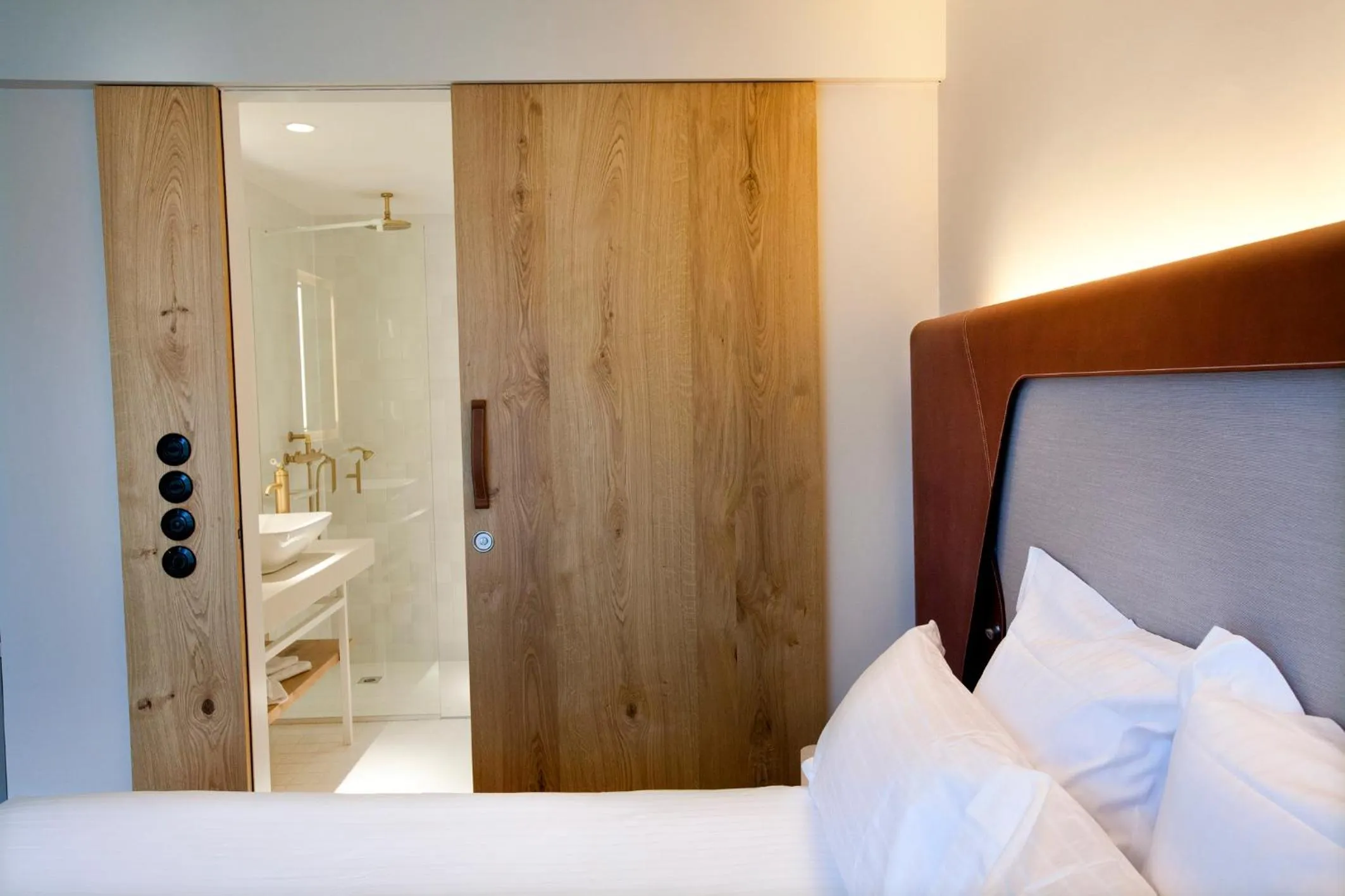 Bathroom, Bed in Hotel Les Haras