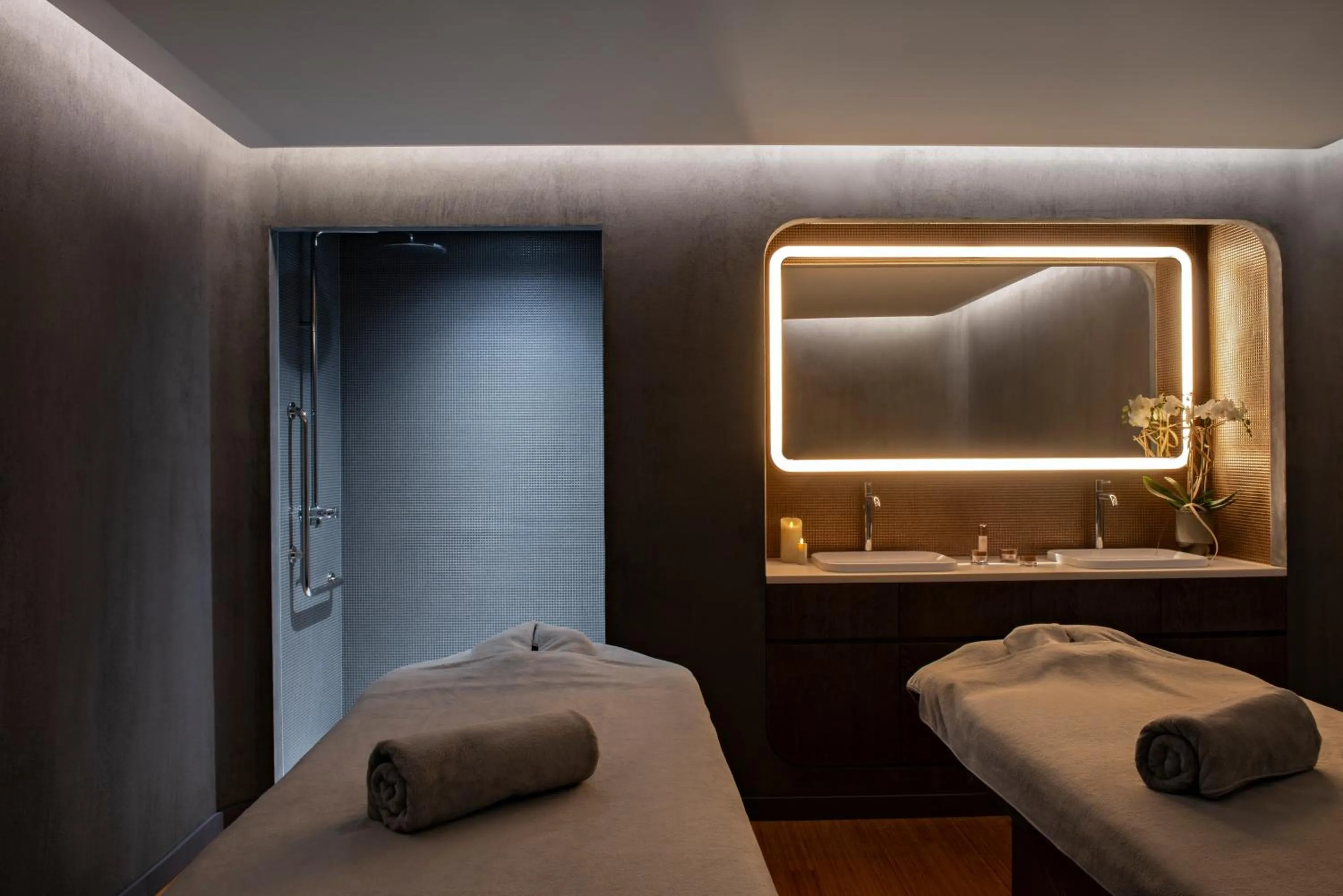 Massage, Bed in Hotel Les Haras
