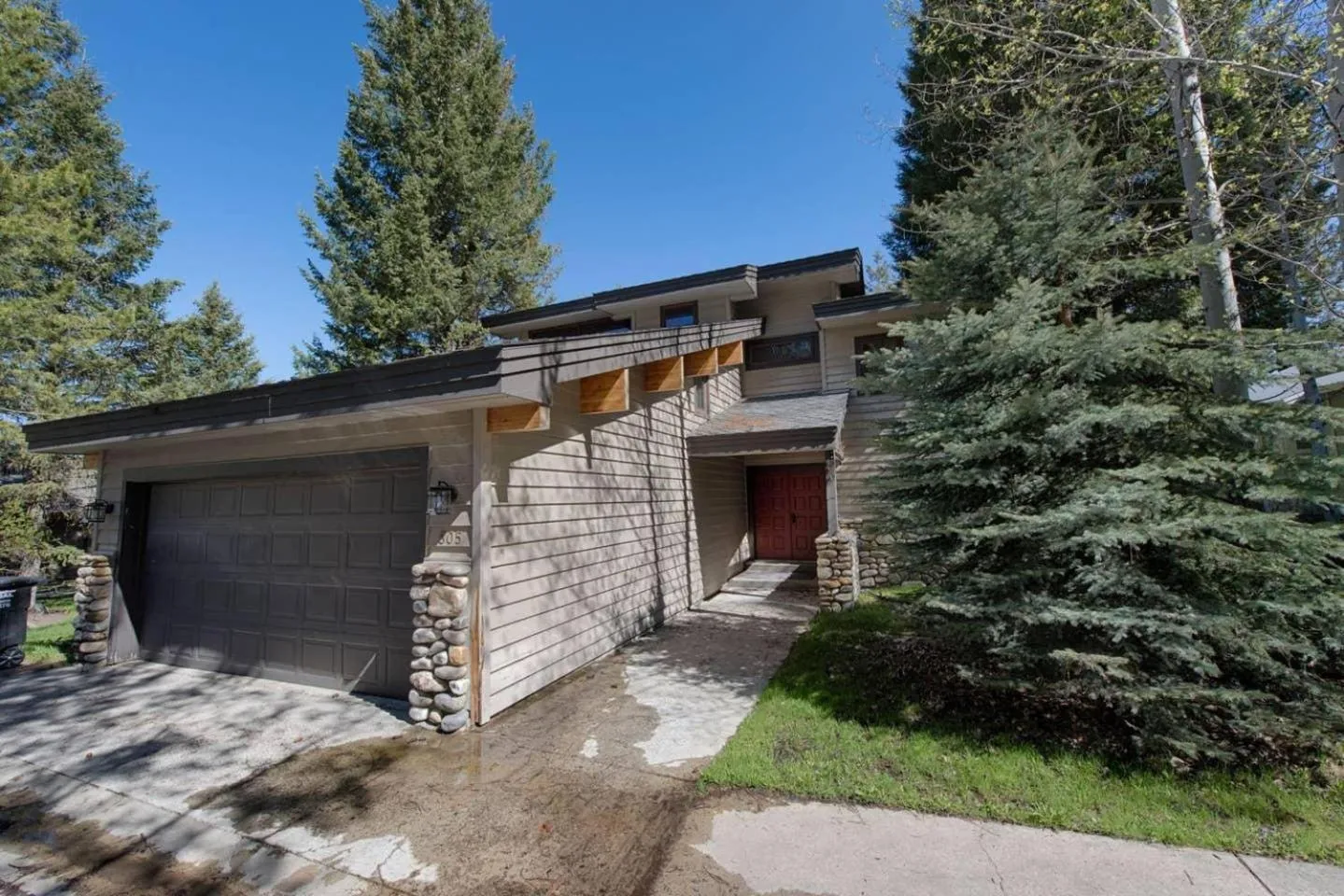 Property building in Fairway Lodge by Casago McCall - Donerightmanagement