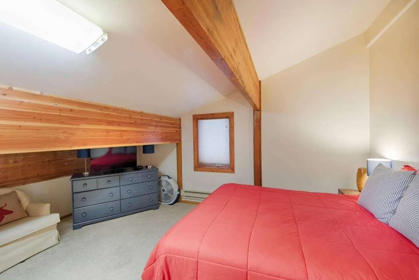 Bedroom, Bed in Fairway Lodge by Casago McCall - Donerightmanagement