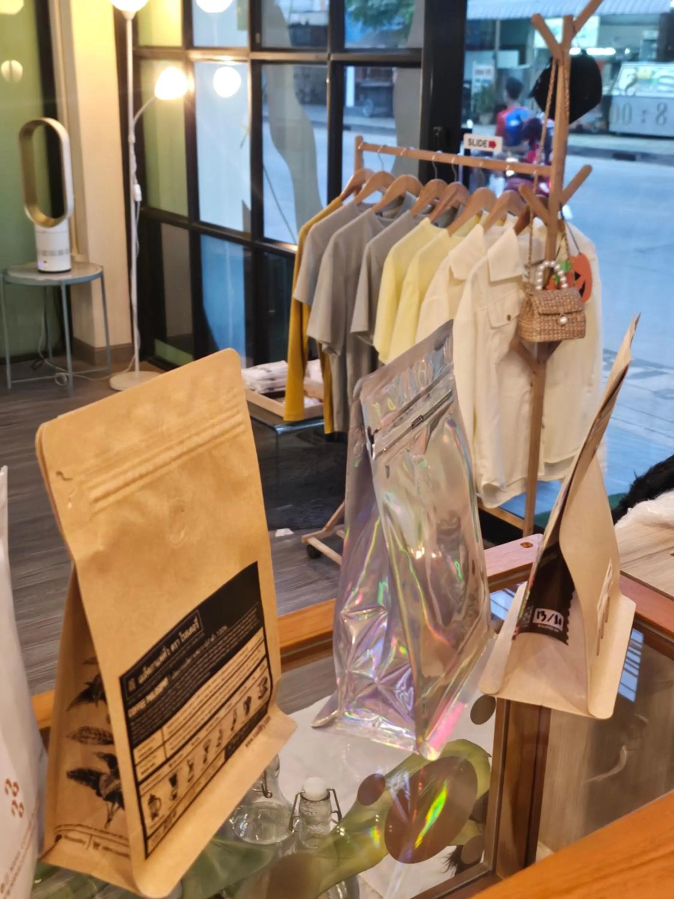 Restaurant/places to eat in Polkadot Hostel