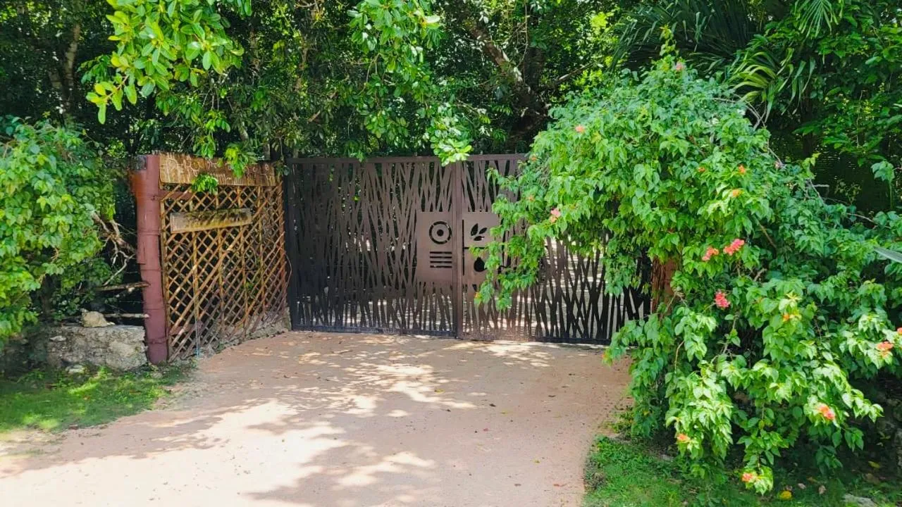 Facade/entrance in Glamping Mama Loo mm