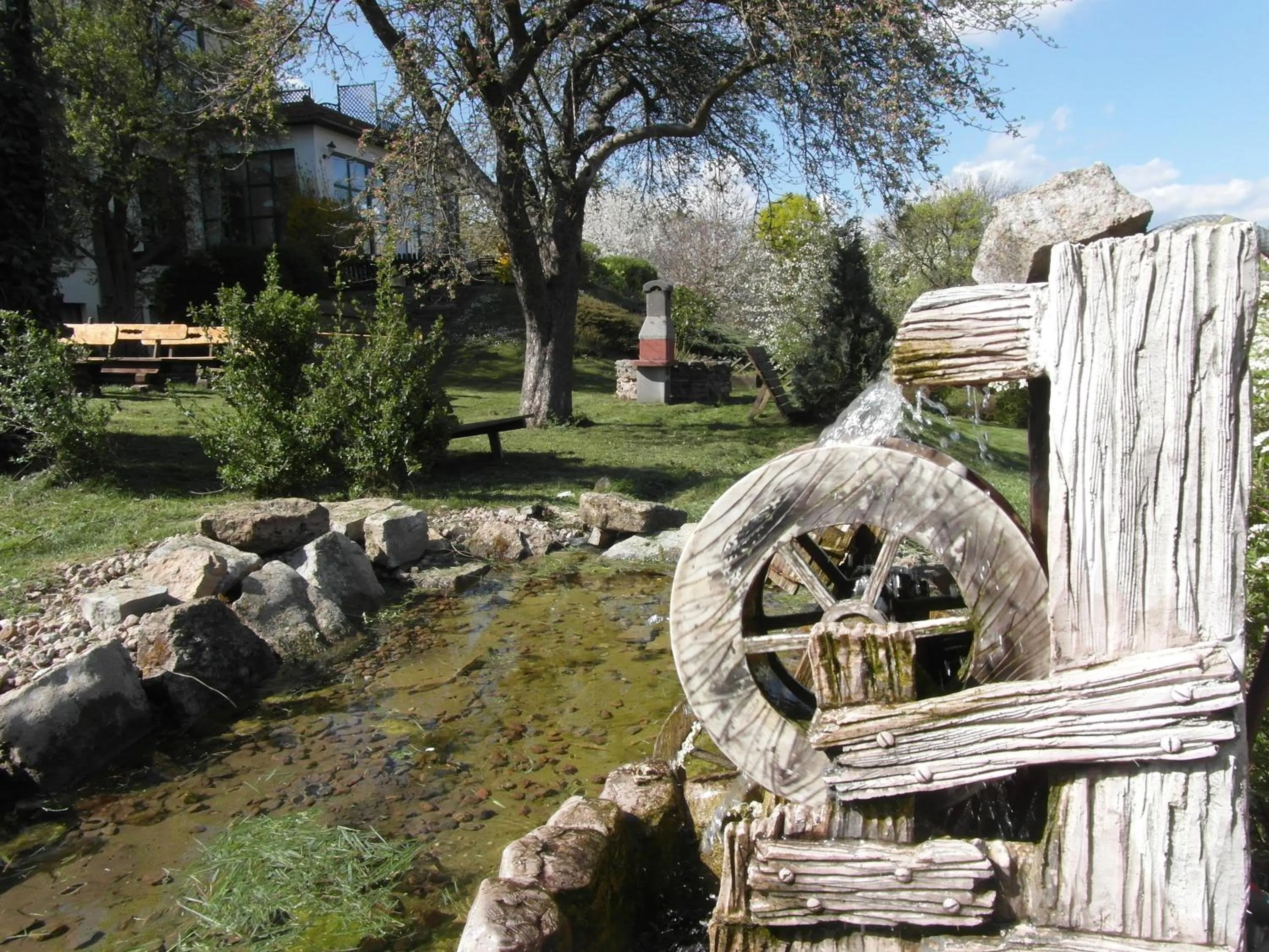 Facade/entrance in Landhotel BurgenBlick Garni & Tagungshotel