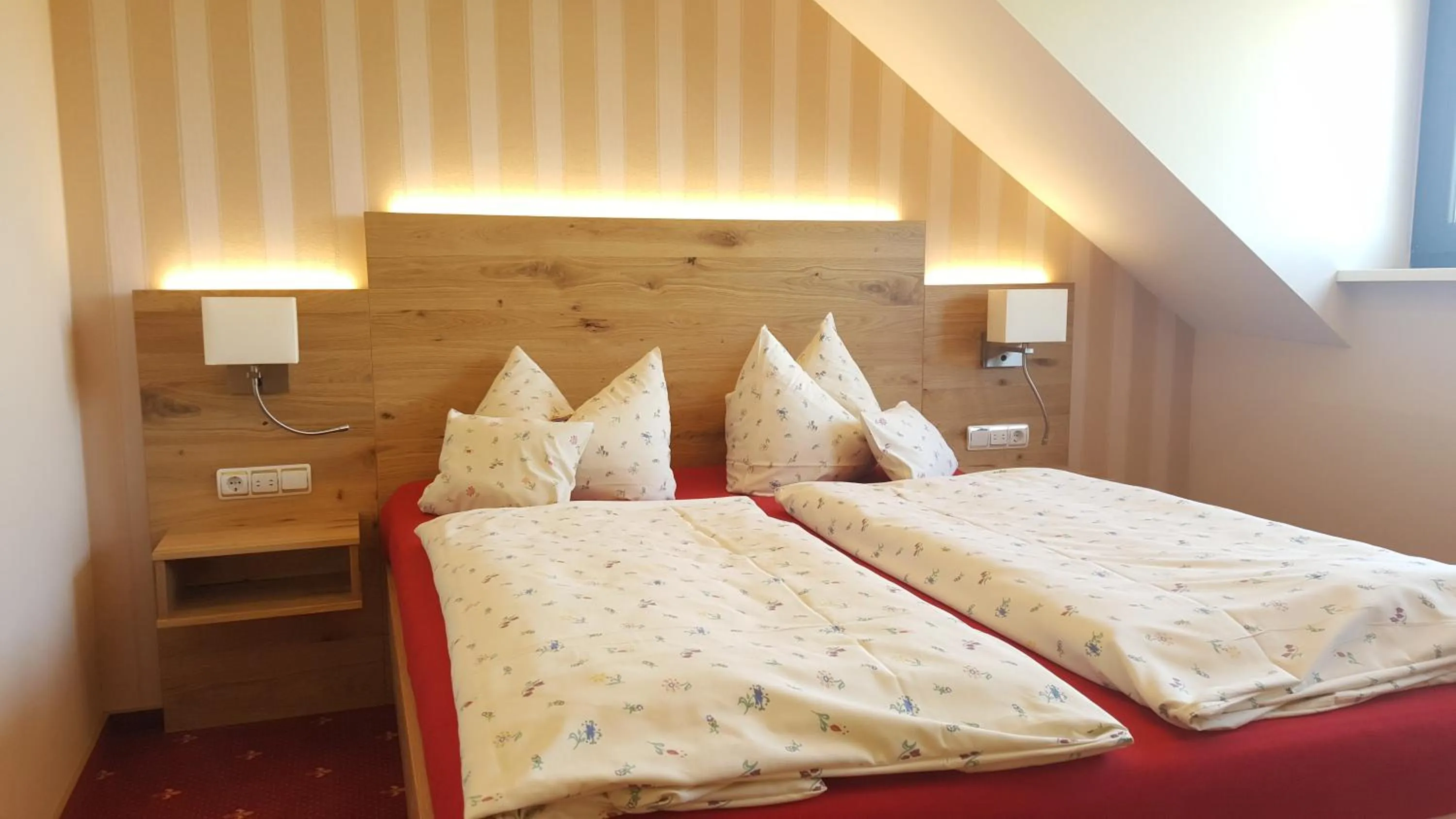 Bed in Landhotel BurgenBlick Garni & Tagungshotel