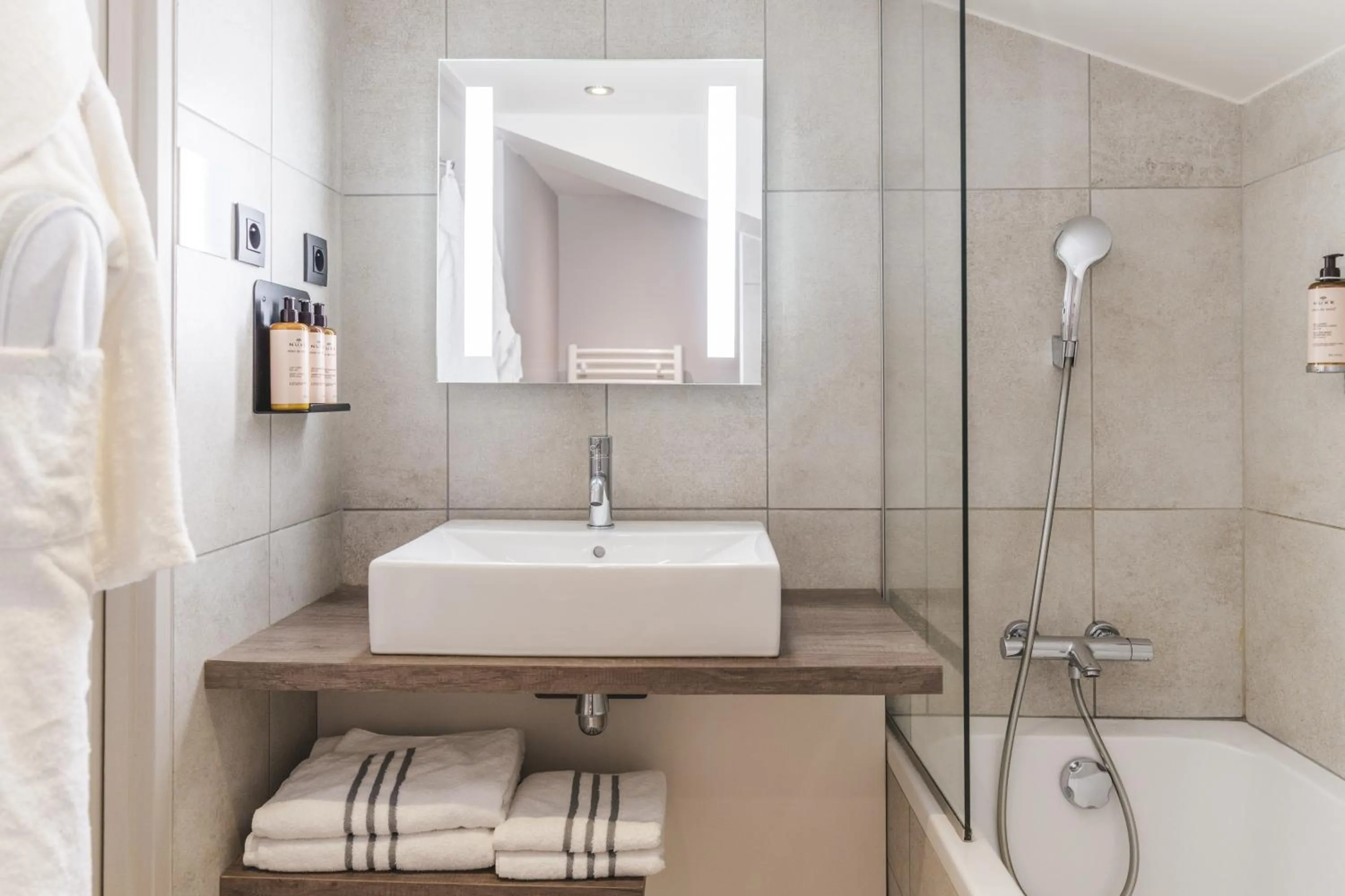 Shower in Heliopic Hotel & Spa