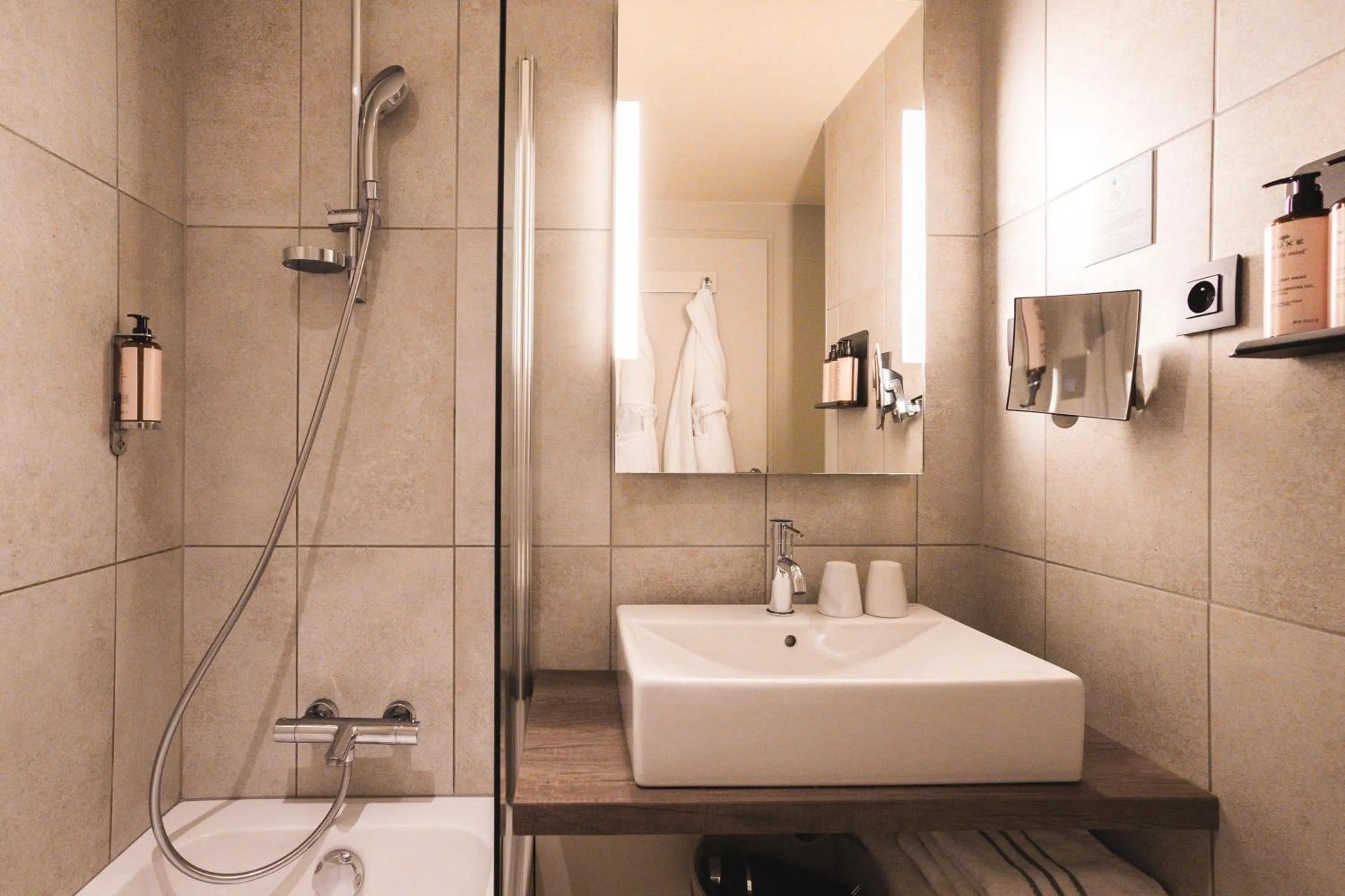 Shower in Heliopic Hotel & Spa