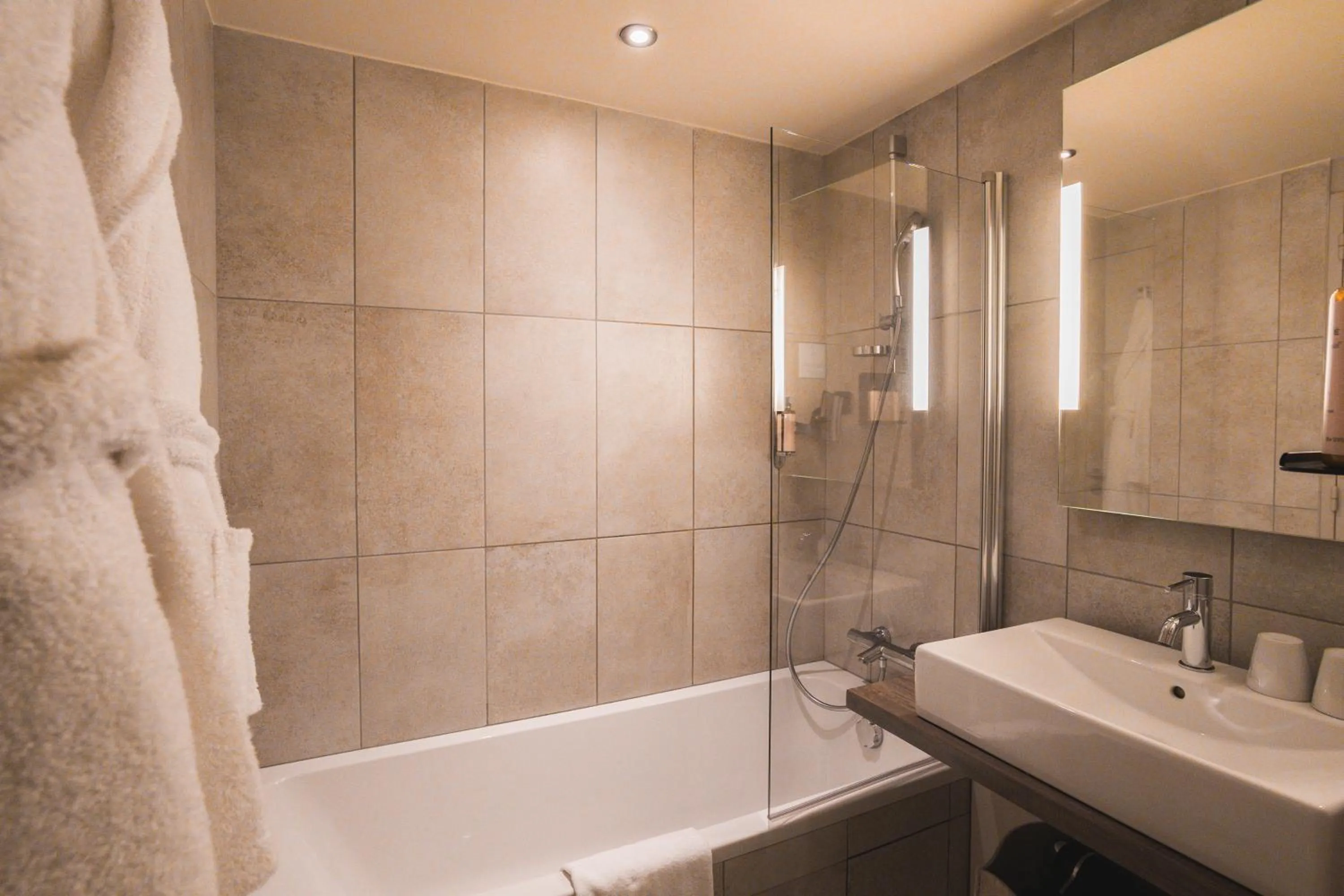 Shower in Heliopic Hotel & Spa