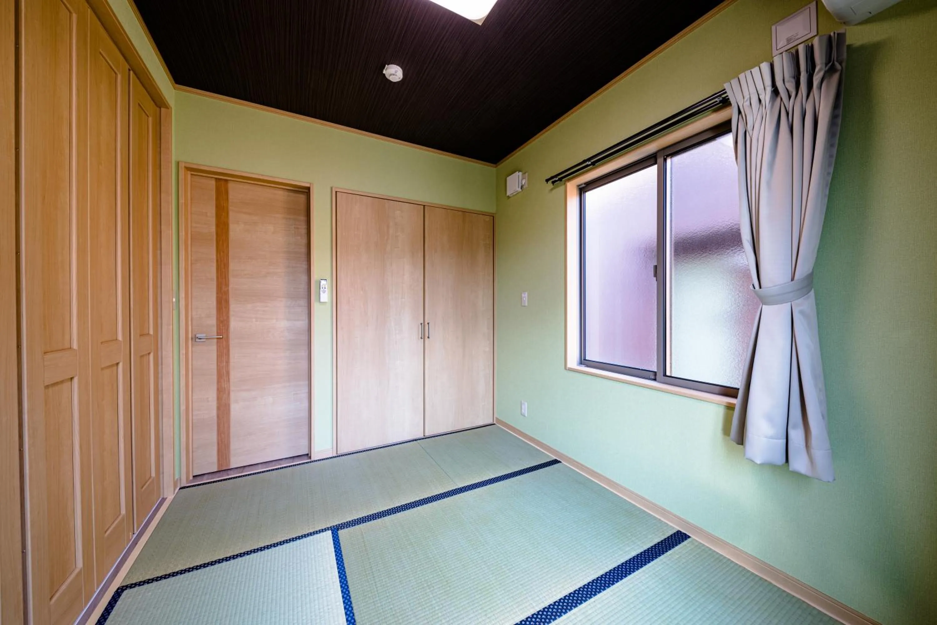 Photo of the whole room in Furaku-Poodle