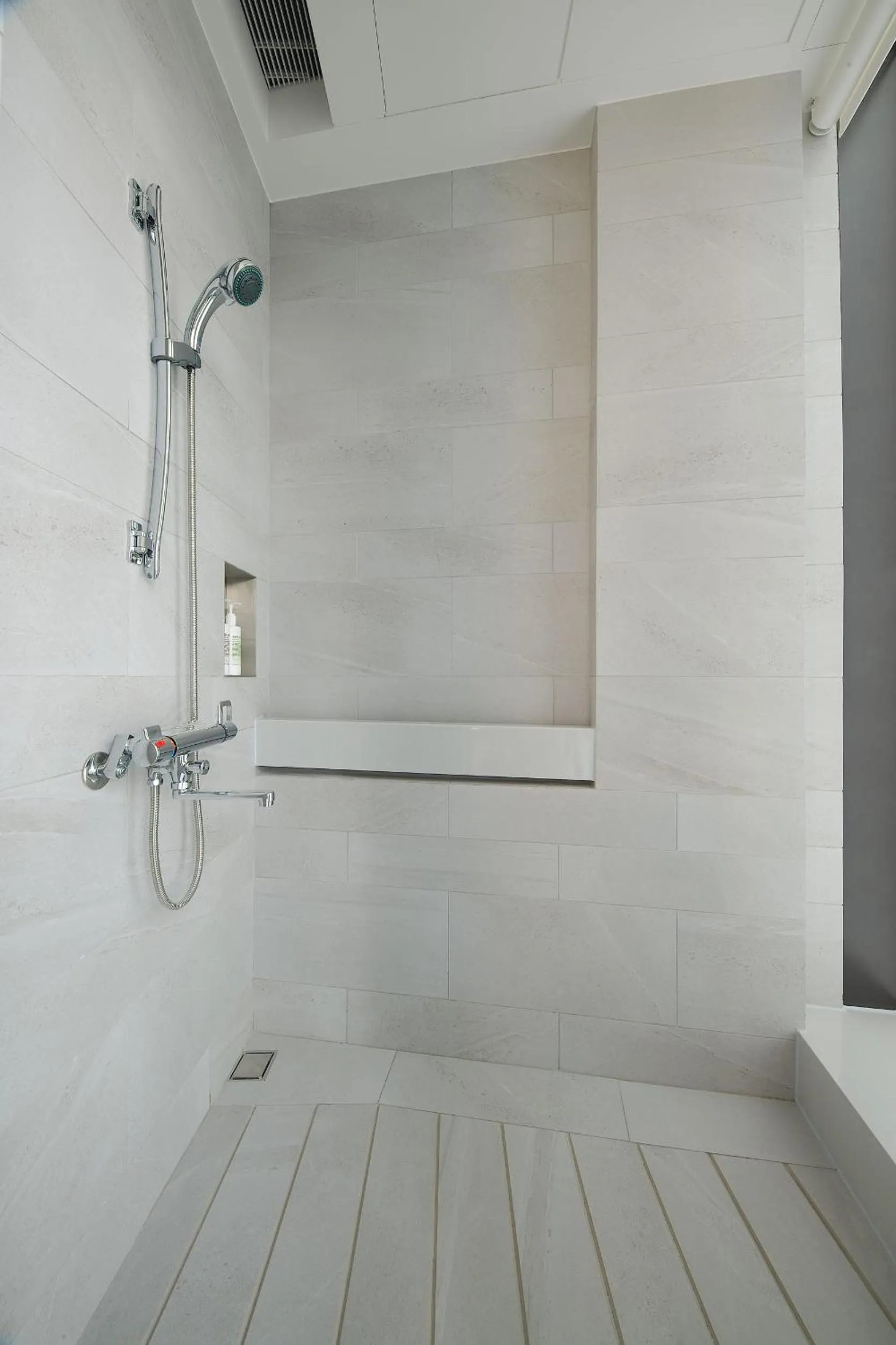 Bathroom in Jasper Young Hotel Banqiao