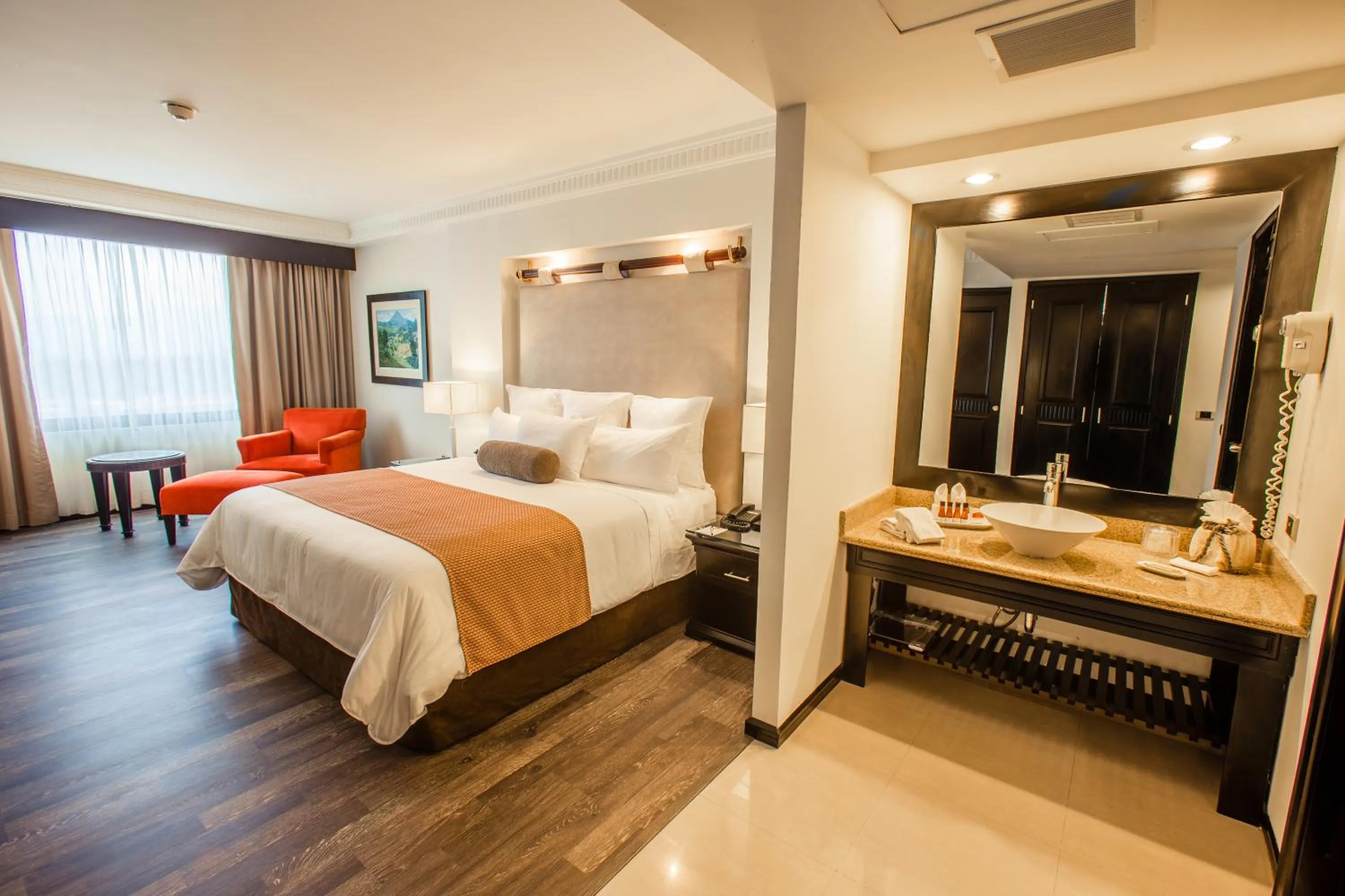 Bathroom, Bed in Tikal Futura Hotel & Convention Center