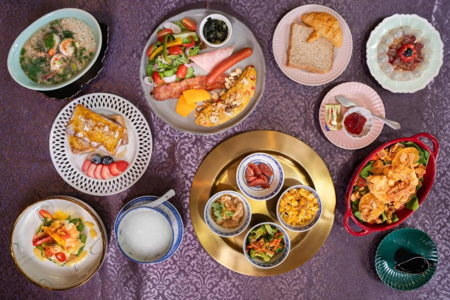 Food and drinks in DE Phanakron Boutique Hotel