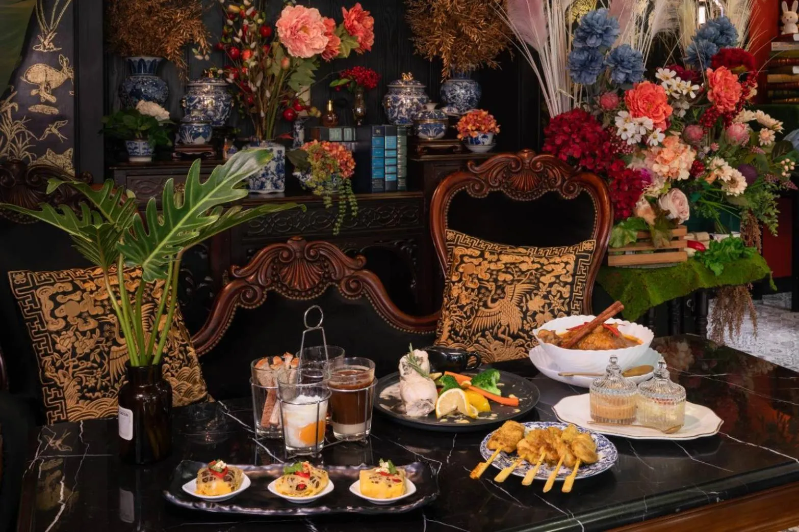 Food and drinks in DE Phanakron Boutique Hotel