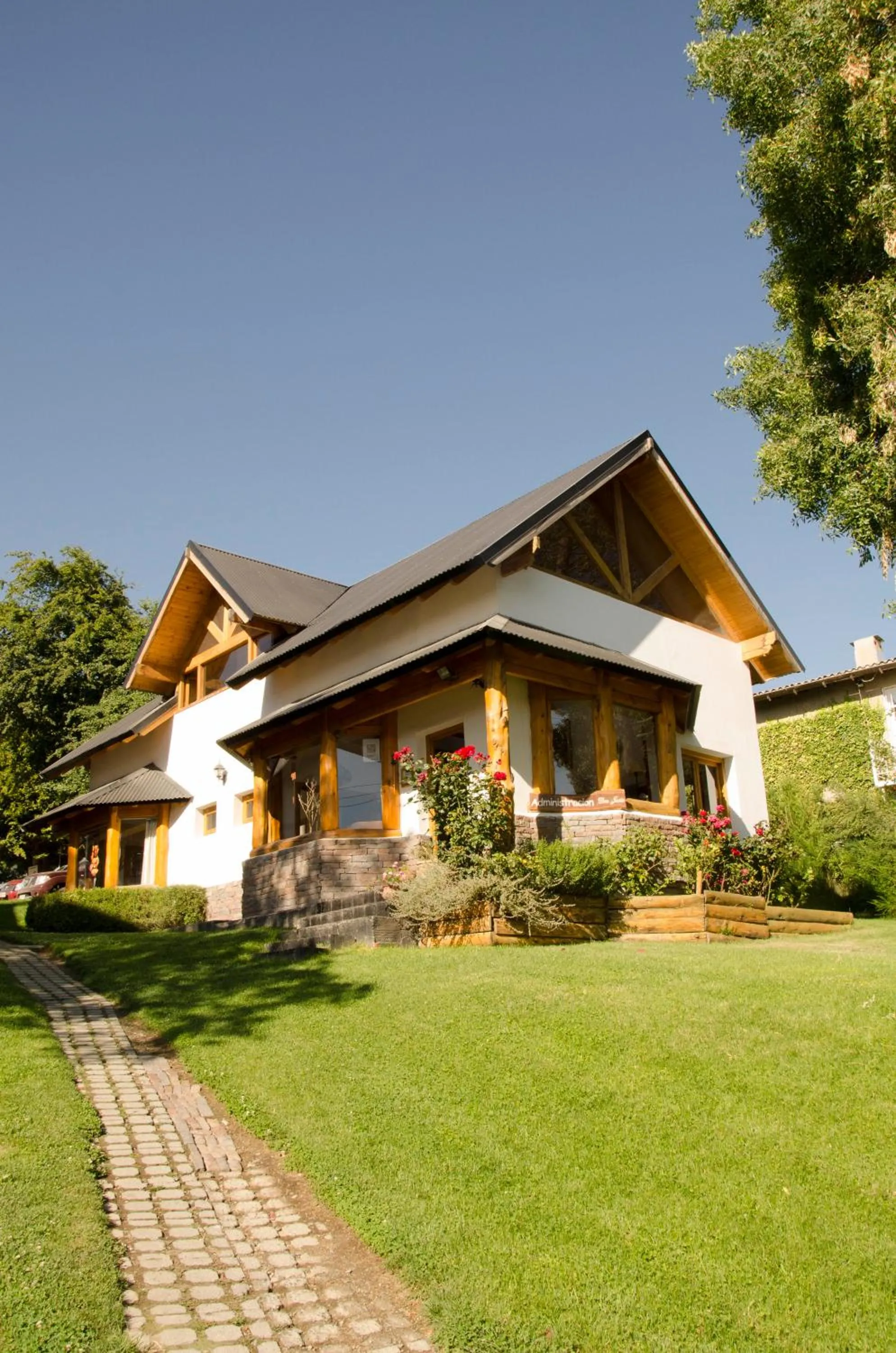 Facade/entrance in Don Justo