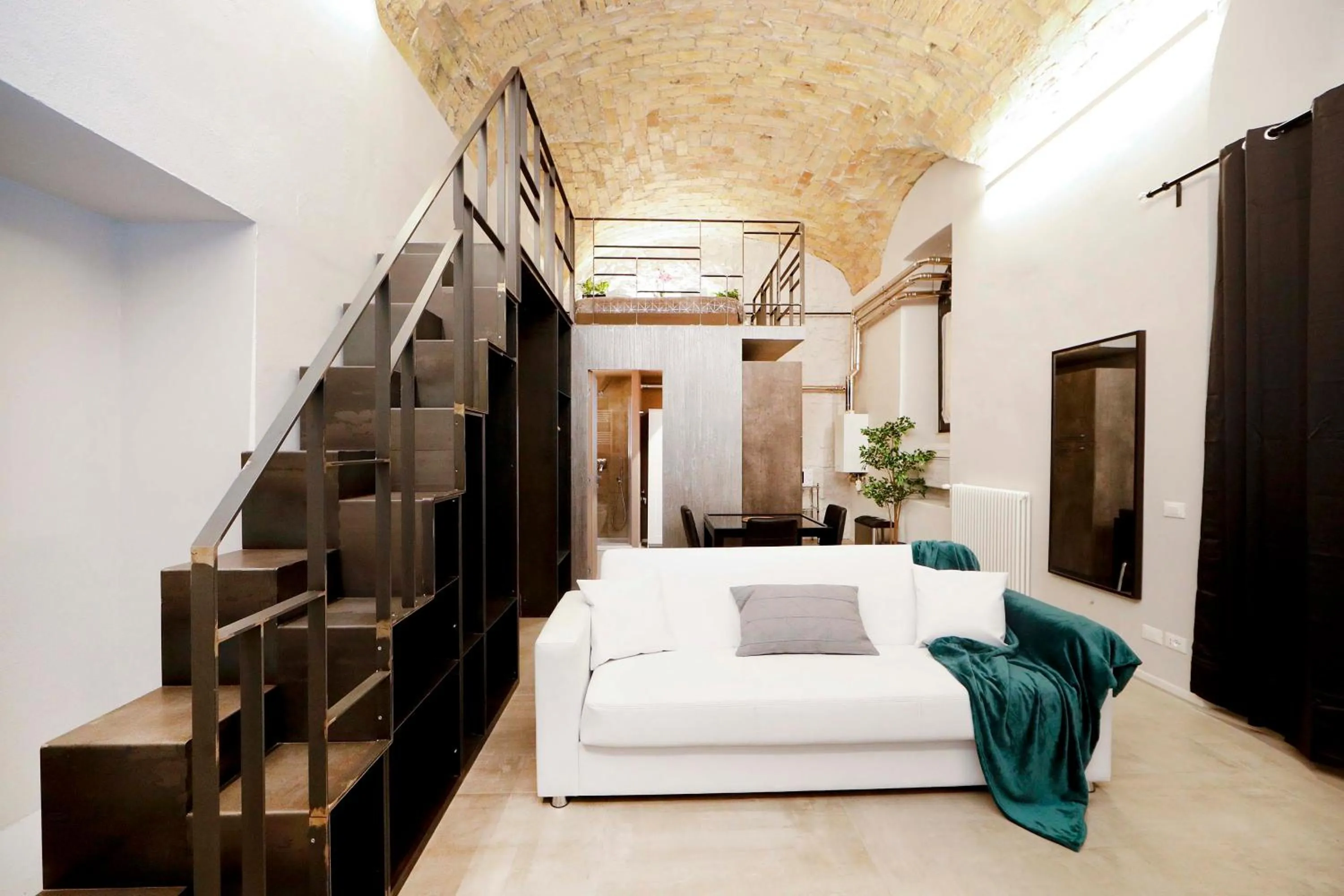 Living room, Bed in Post Industrial Loft Trastevere - Top Collection