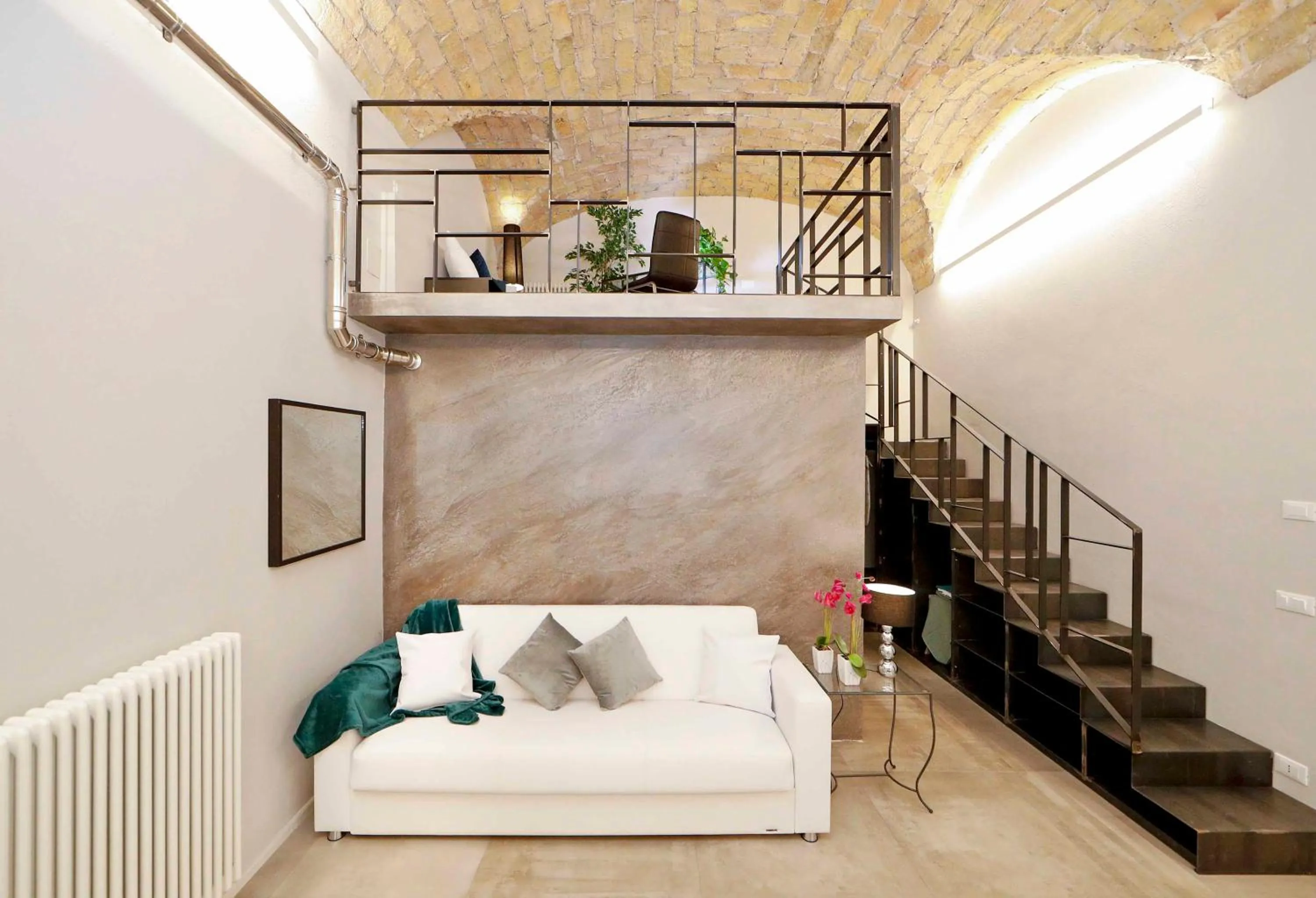 Living room, Bed in Post Industrial Loft Trastevere - Top Collection