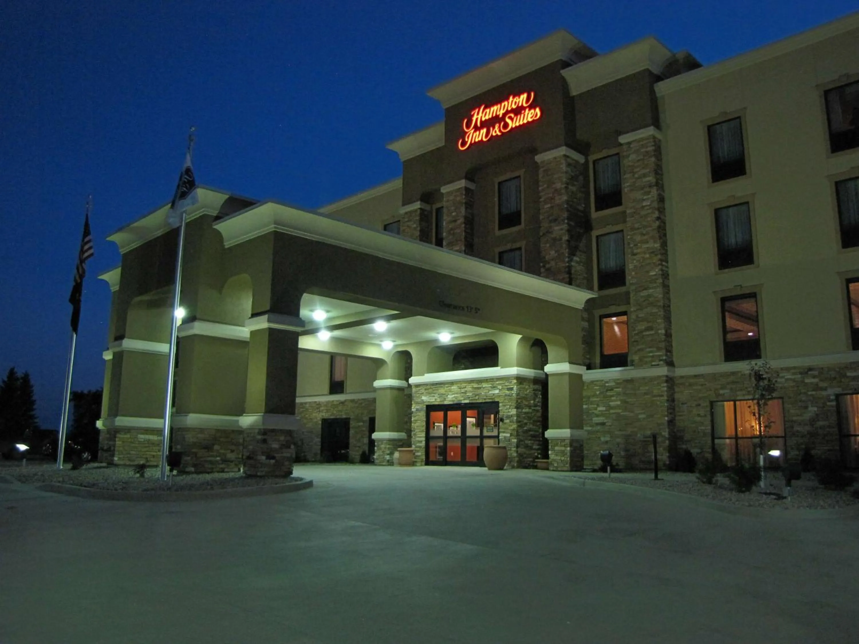 Property building in Hampton Inn & Suites Jamestown