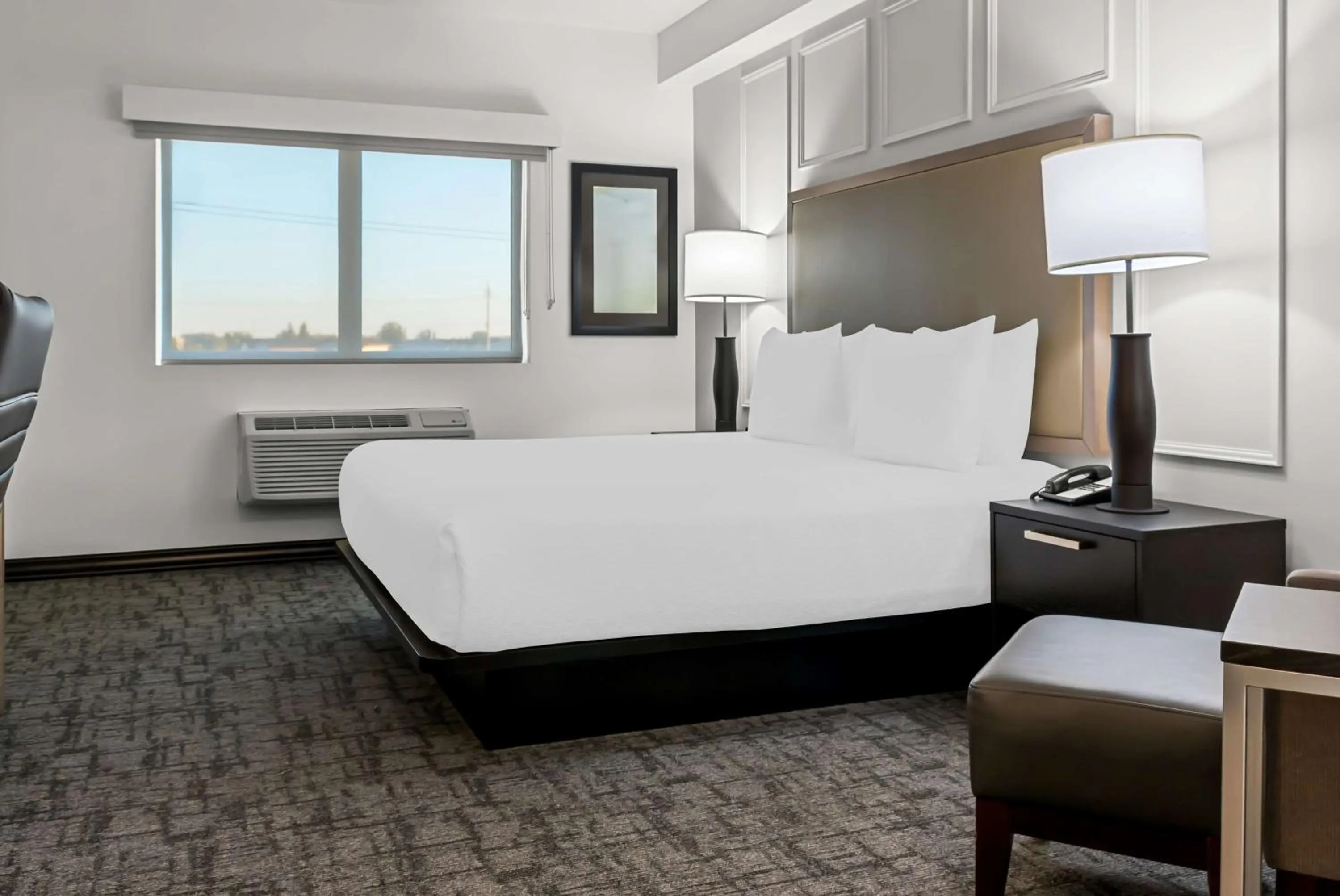 Bedroom, Bed in Best Western Plus Winkler