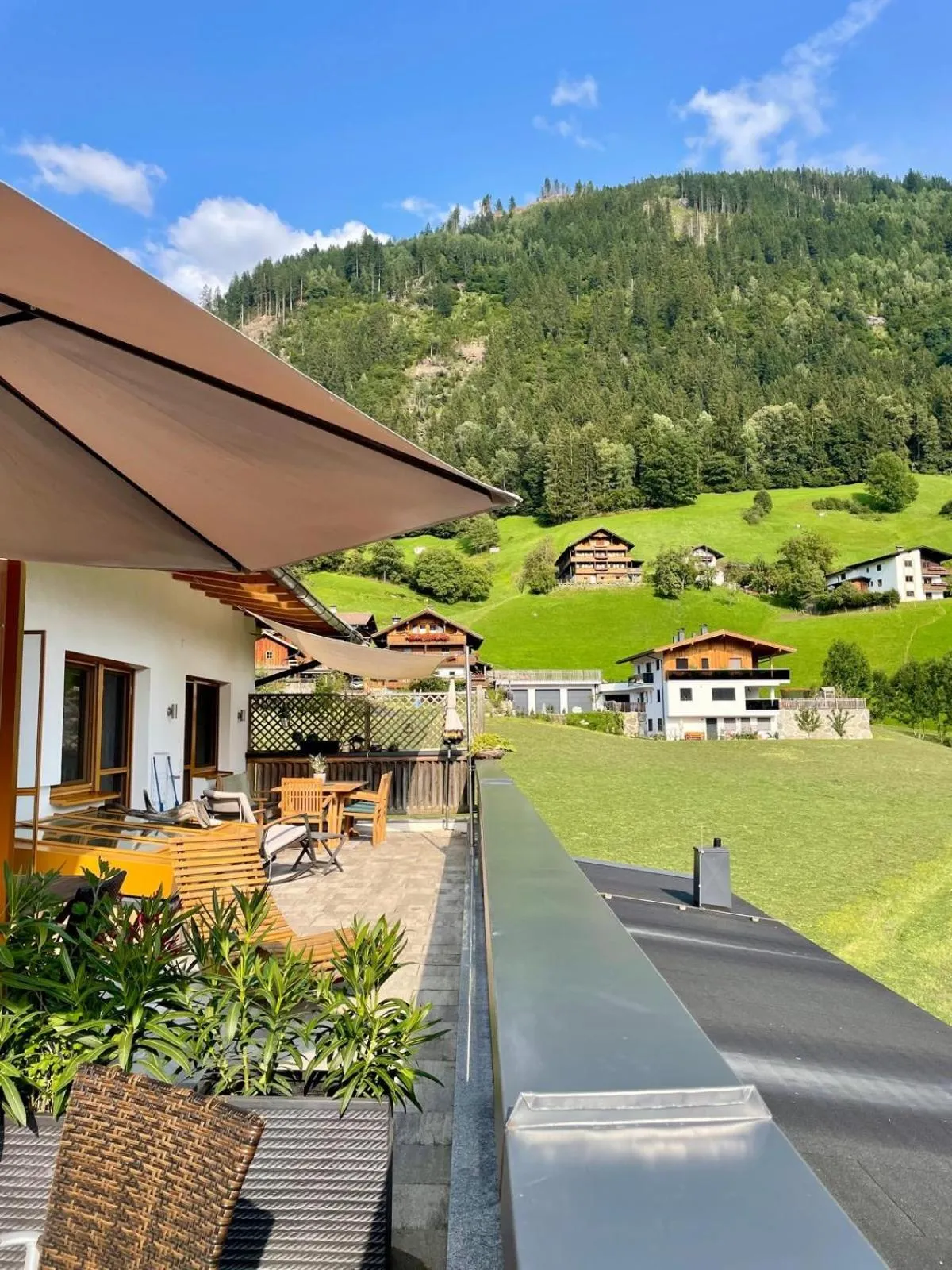 Property building in Restaurant Appartements Almdiele