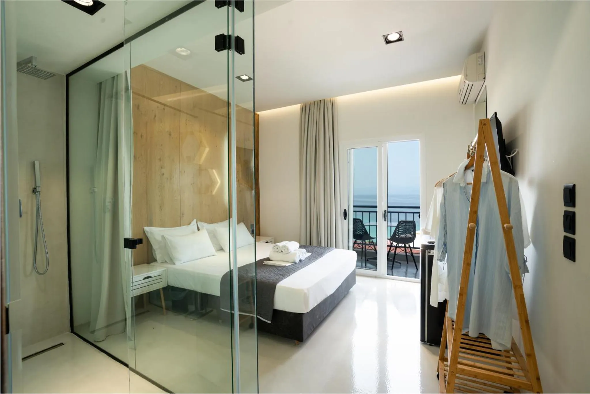 Photo of the whole room, Bed in Vrachos Lofts