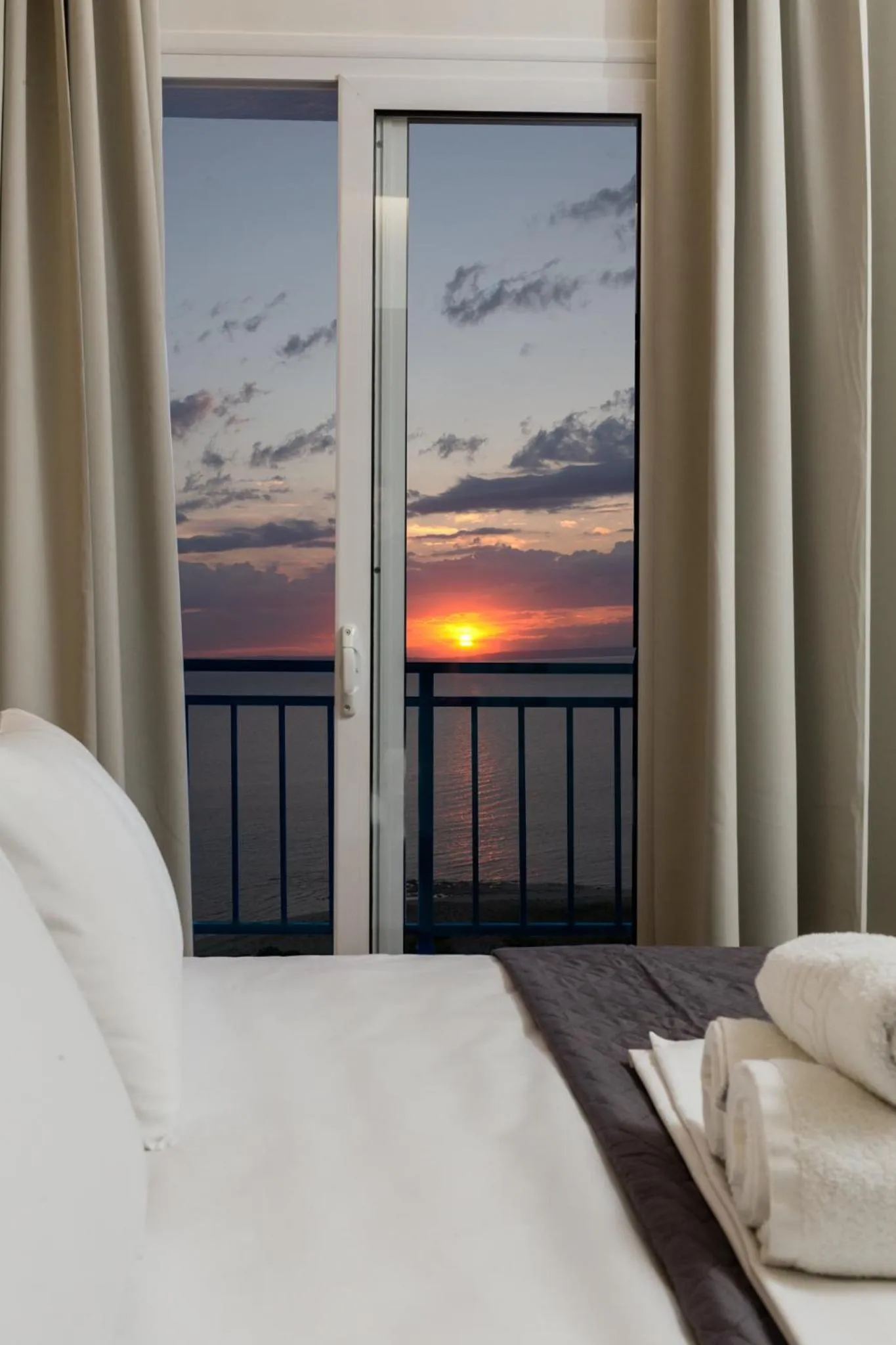 Mountain view, Bed in Vrachos Lofts