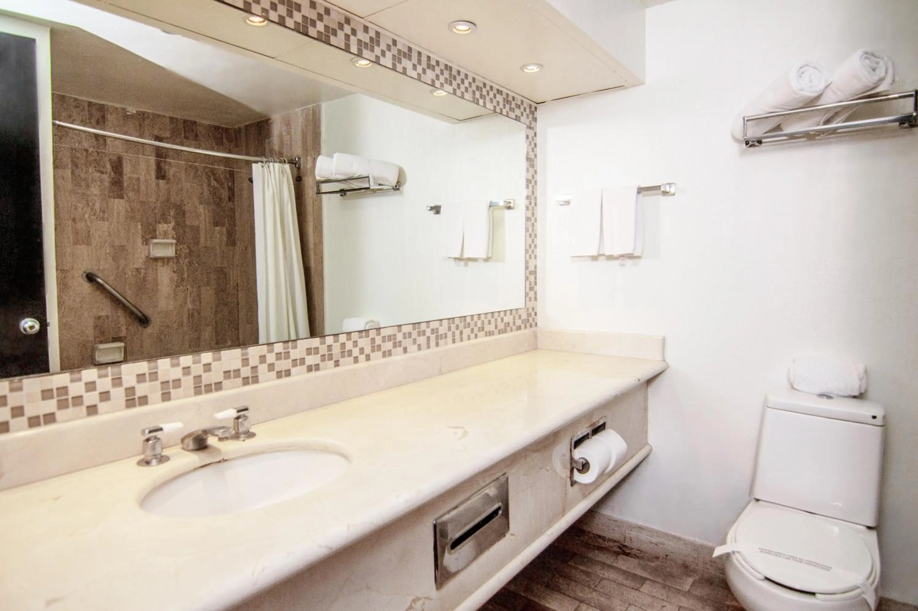 Bathroom in Gamma Guaymas Armida Hotel