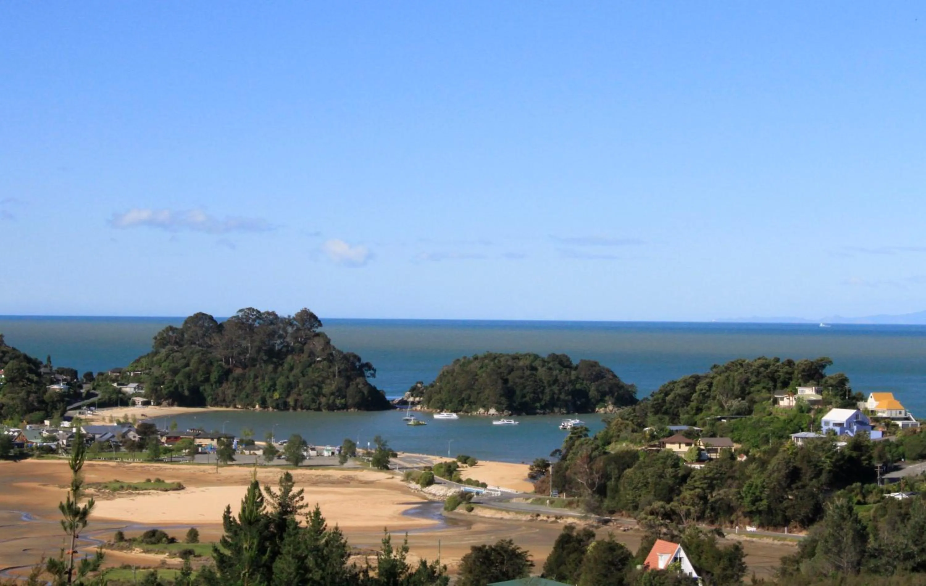 Area and facilities in Kimi Ora Eco Resort