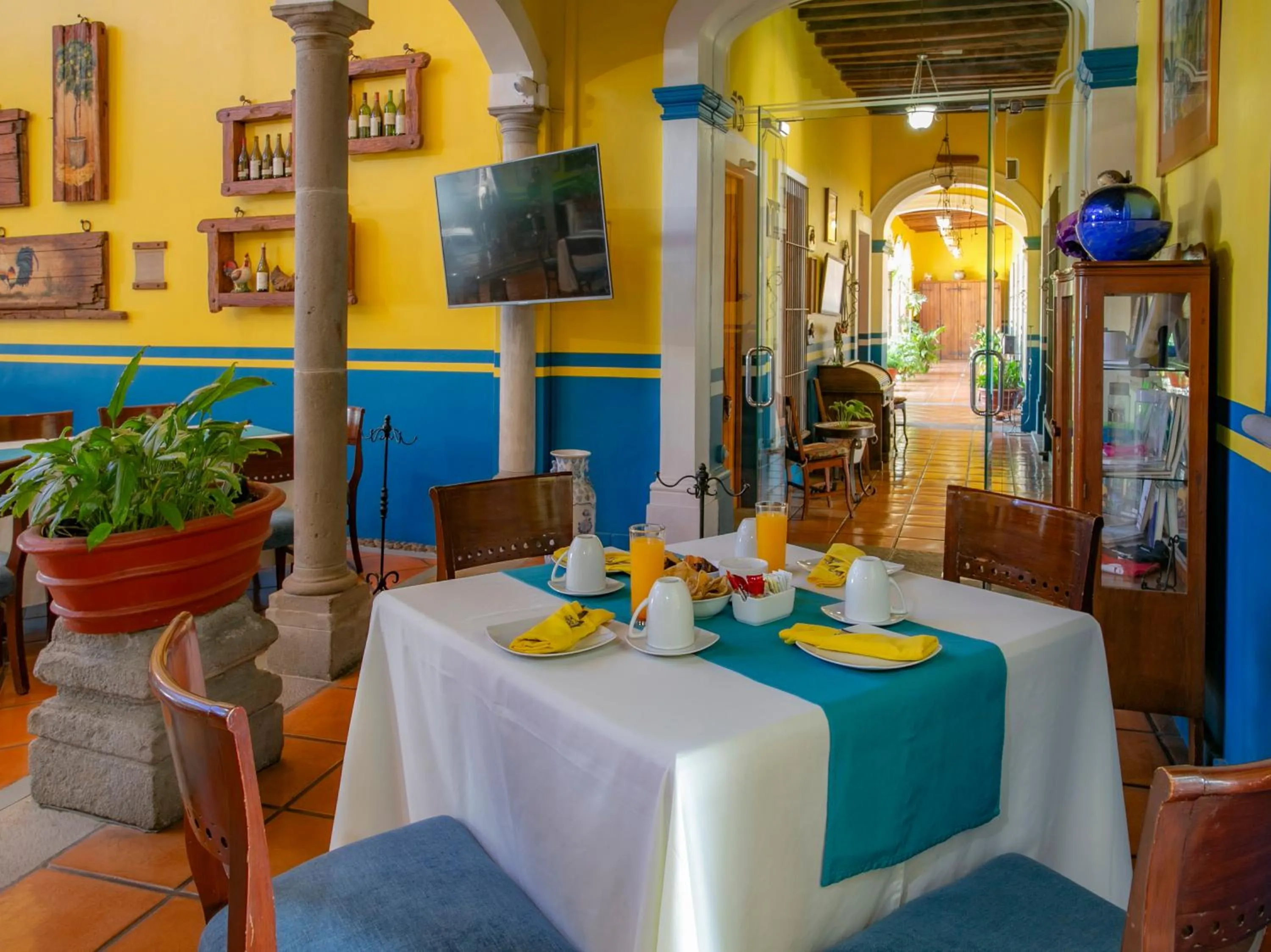 Restaurant/places to eat in La Casa de los Patios Hotel & Spa