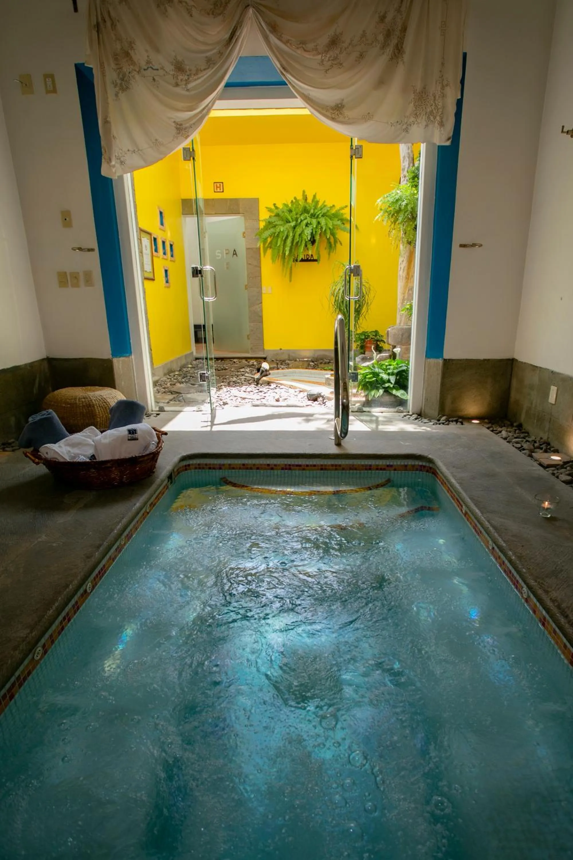 Hot Tub in La Casa de los Patios Hotel & Spa