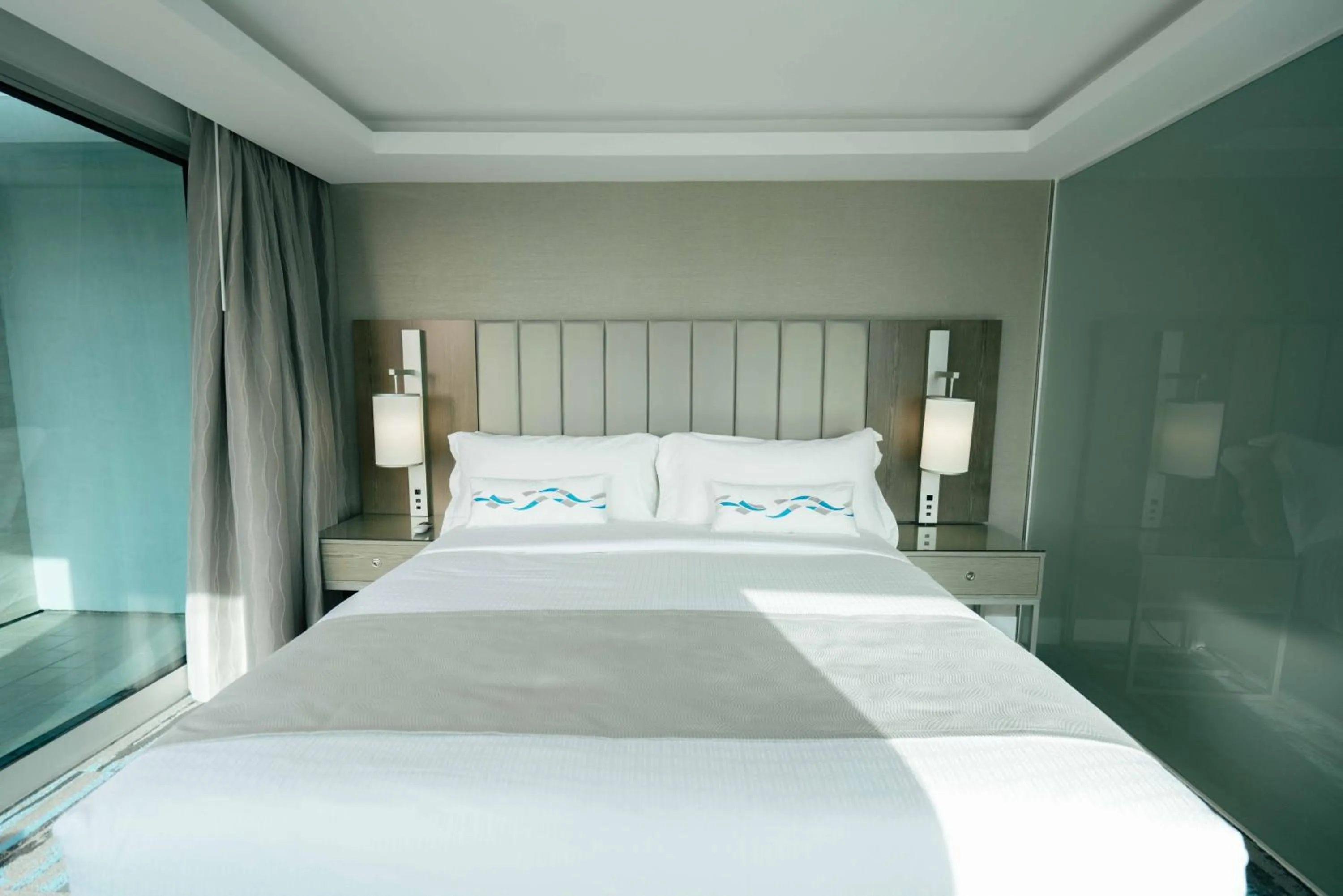 Bed in H2O Hermosa Beach Hotel