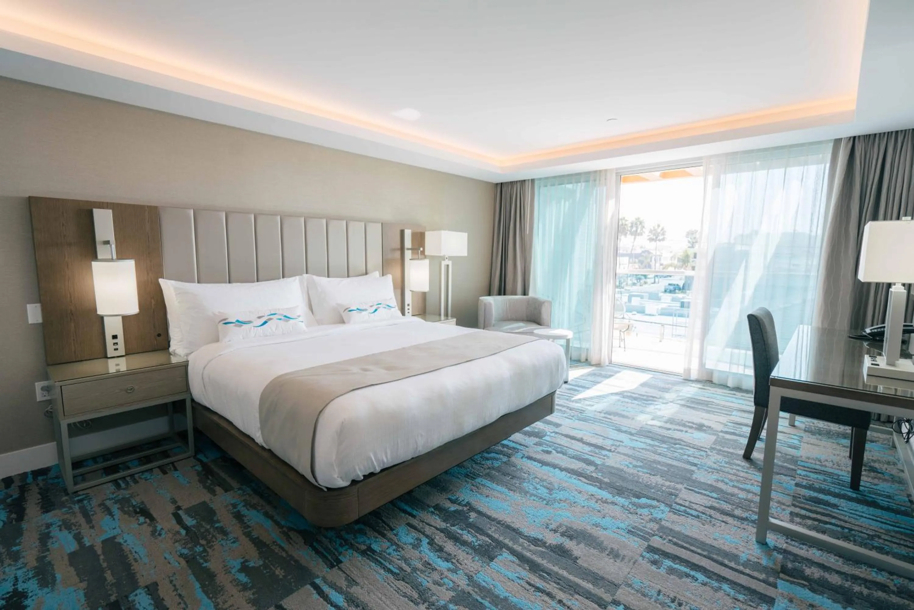 Day, Bed in H2O Hermosa Beach Hotel