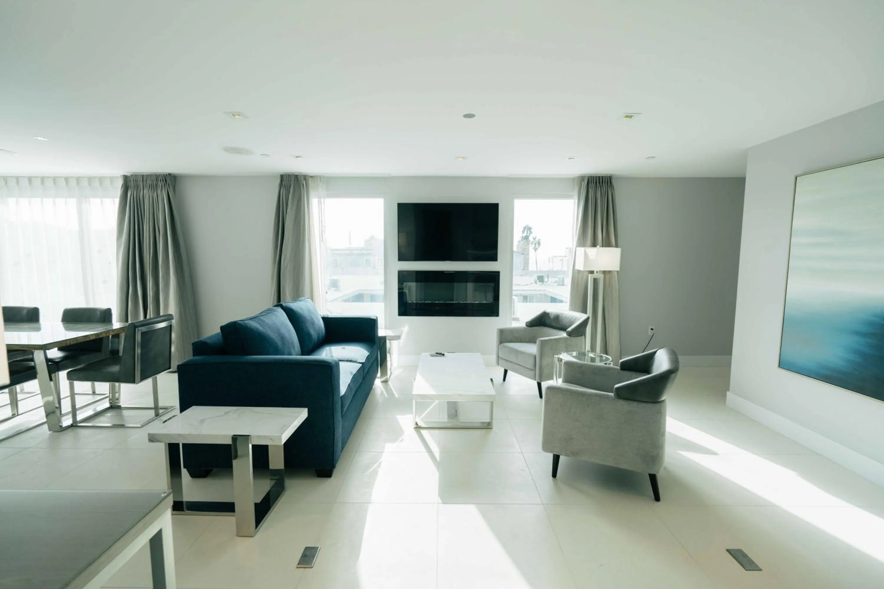 Living room in H2O Hermosa Beach Hotel