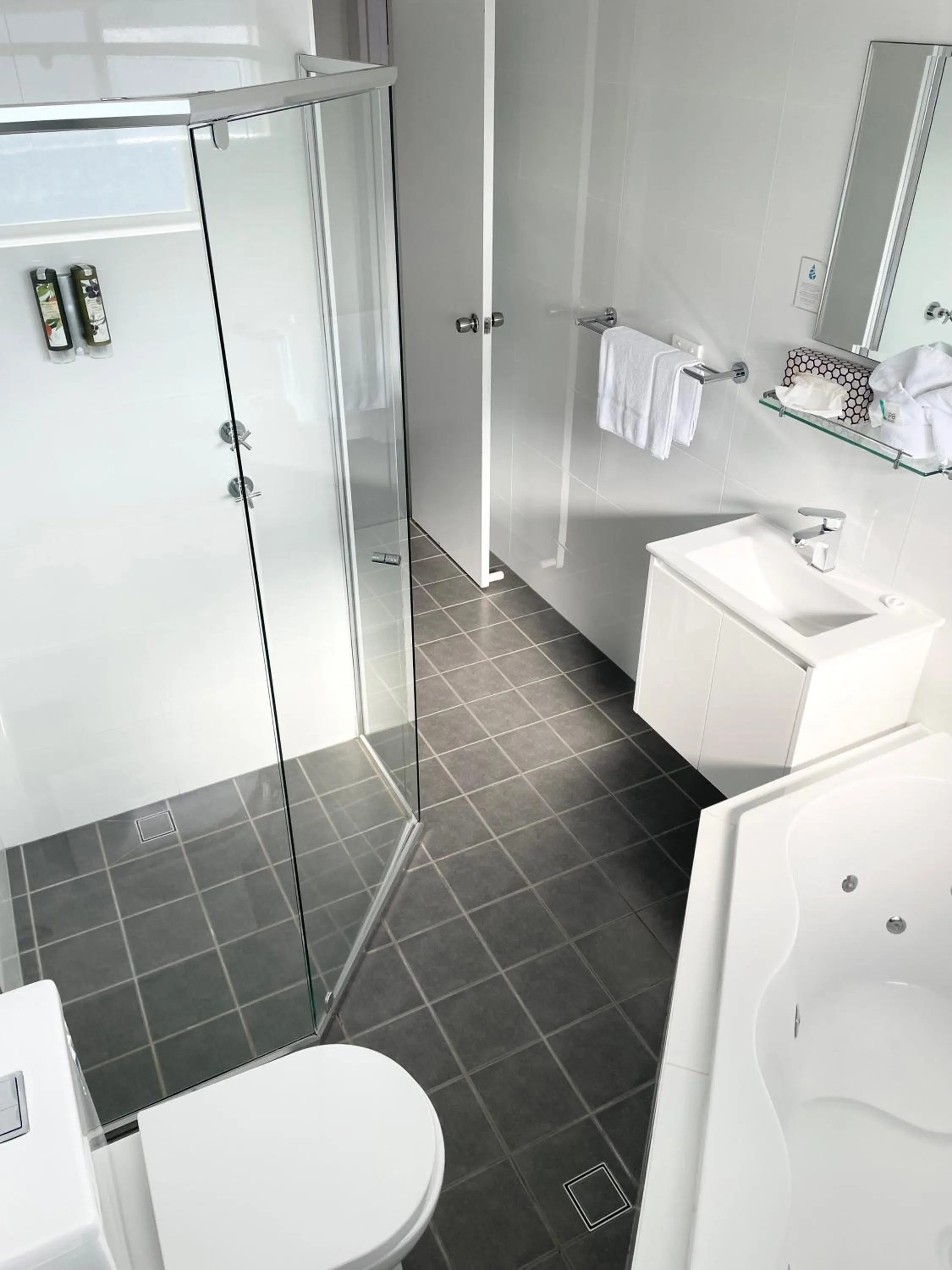 Shower in Huskisson Beach Motel