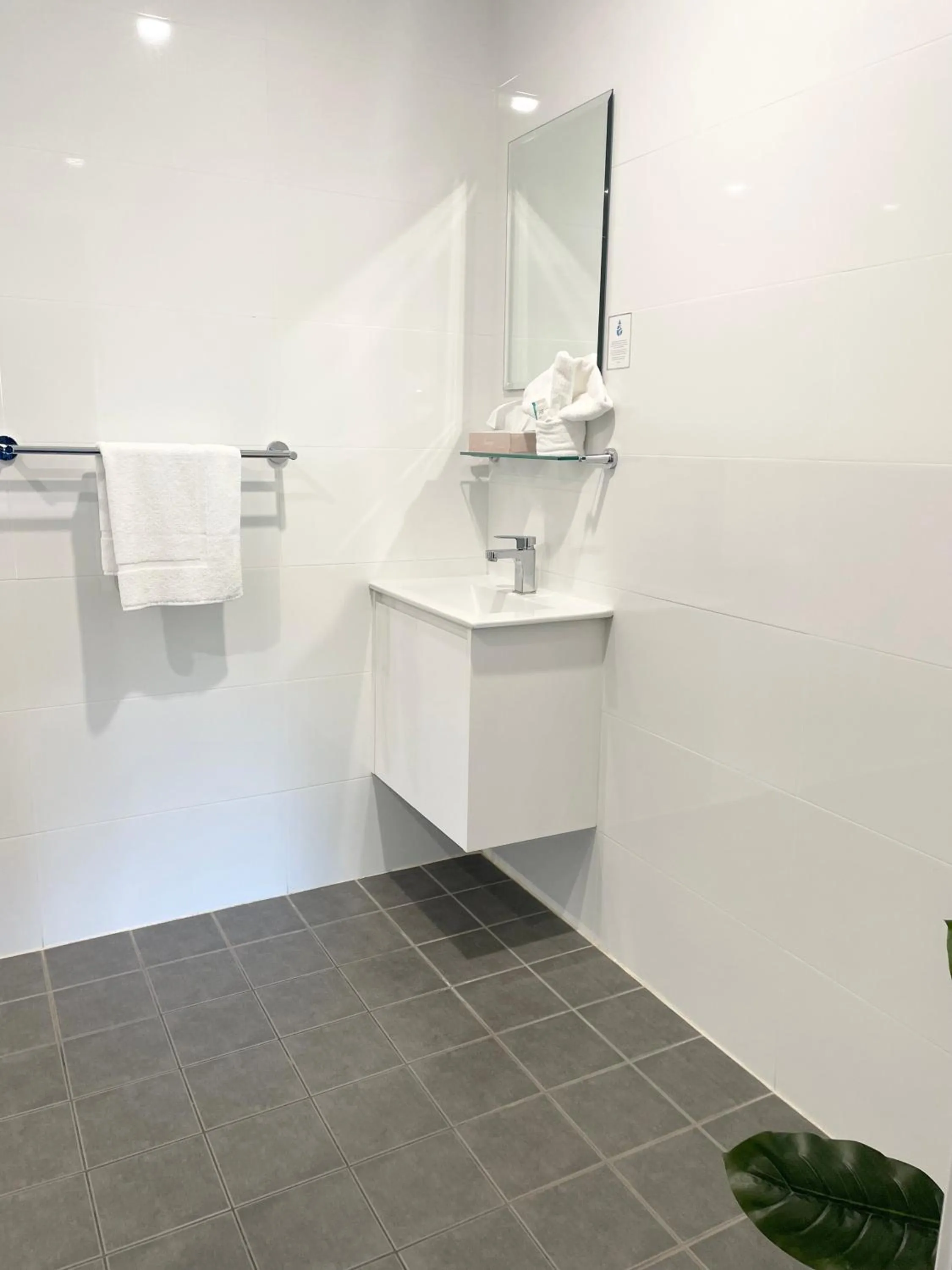 Bathroom in Huskisson Beach Motel