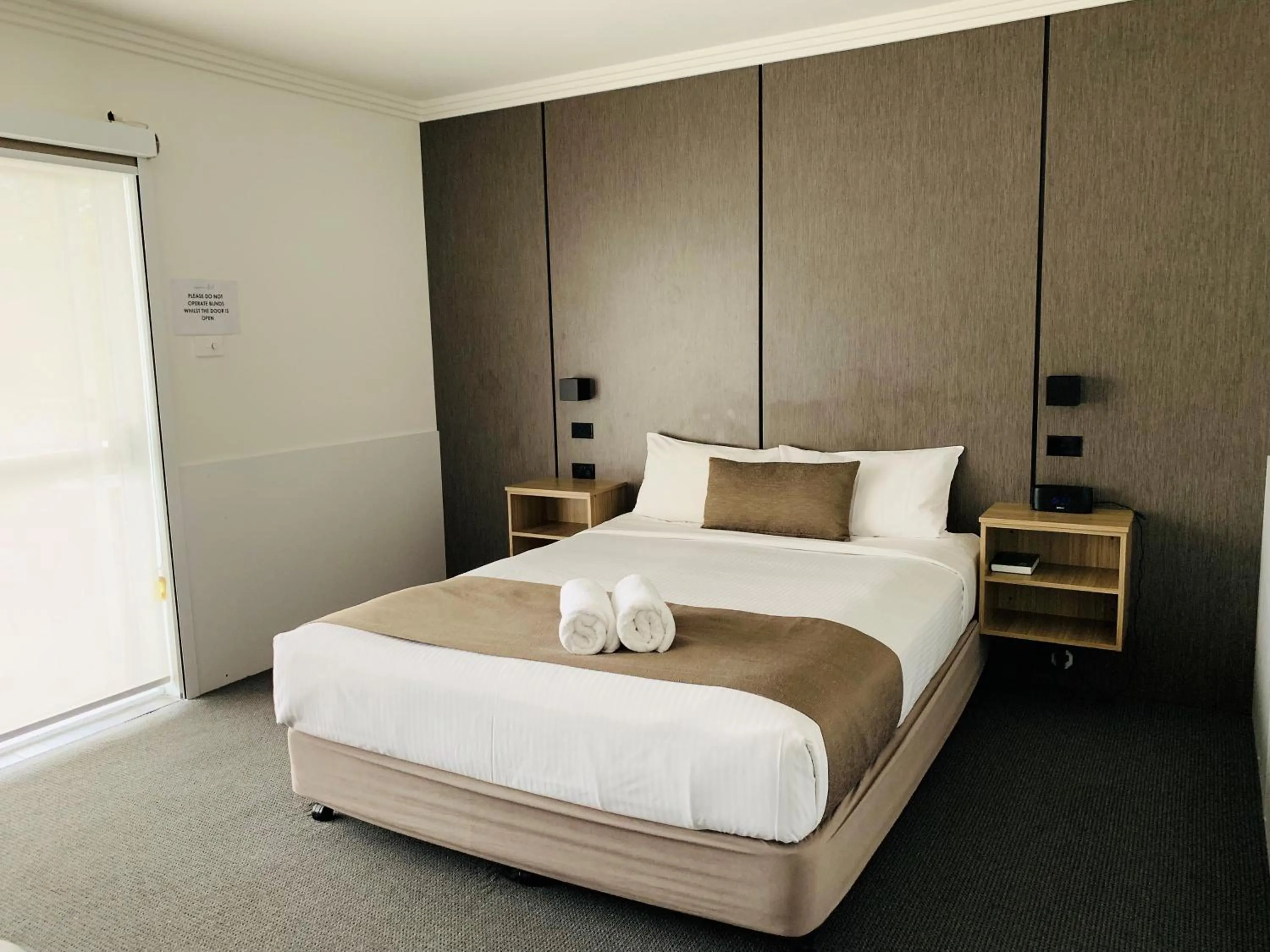 Bed in Huskisson Beach Motel