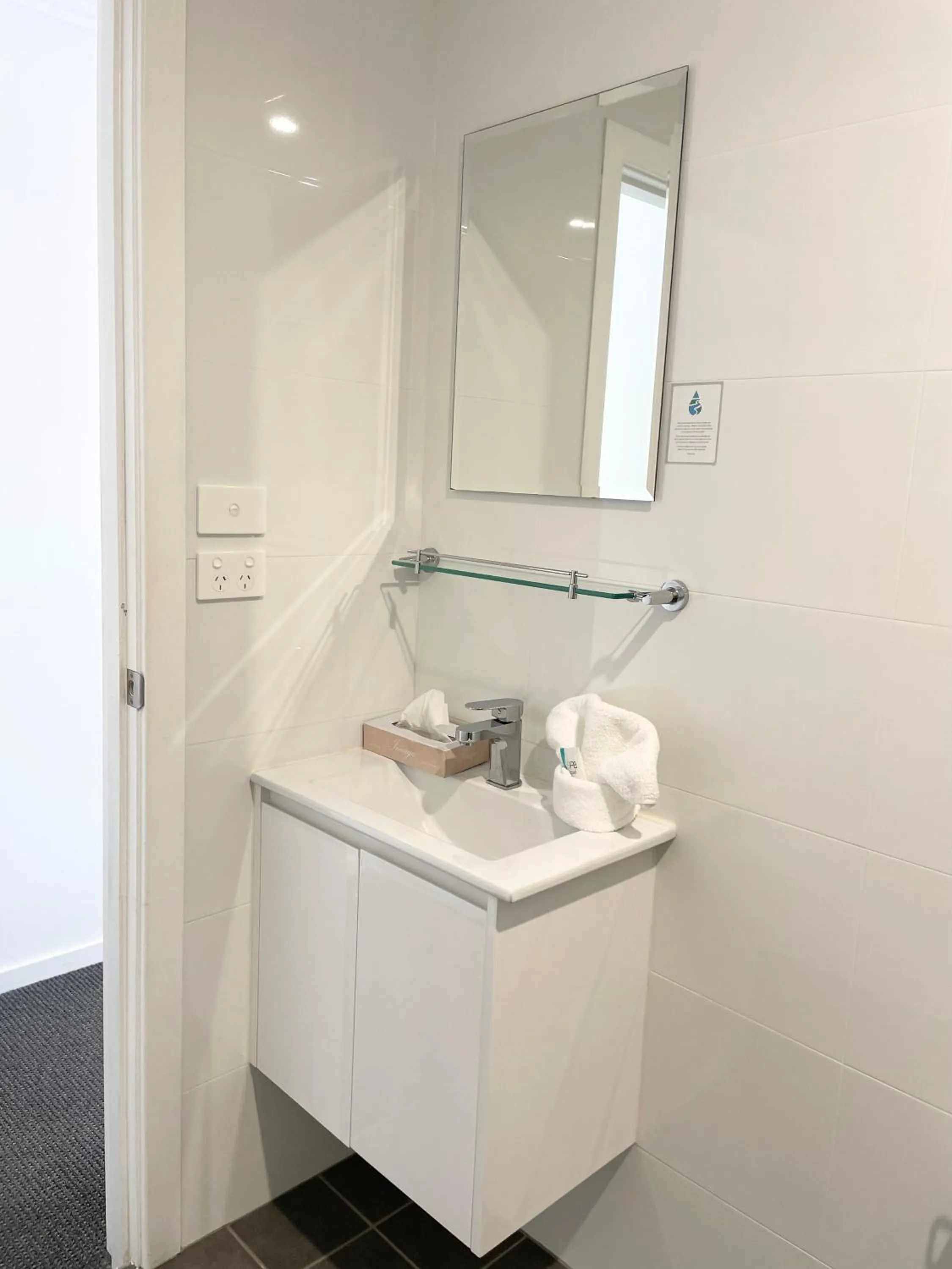 Bathroom in Huskisson Beach Motel