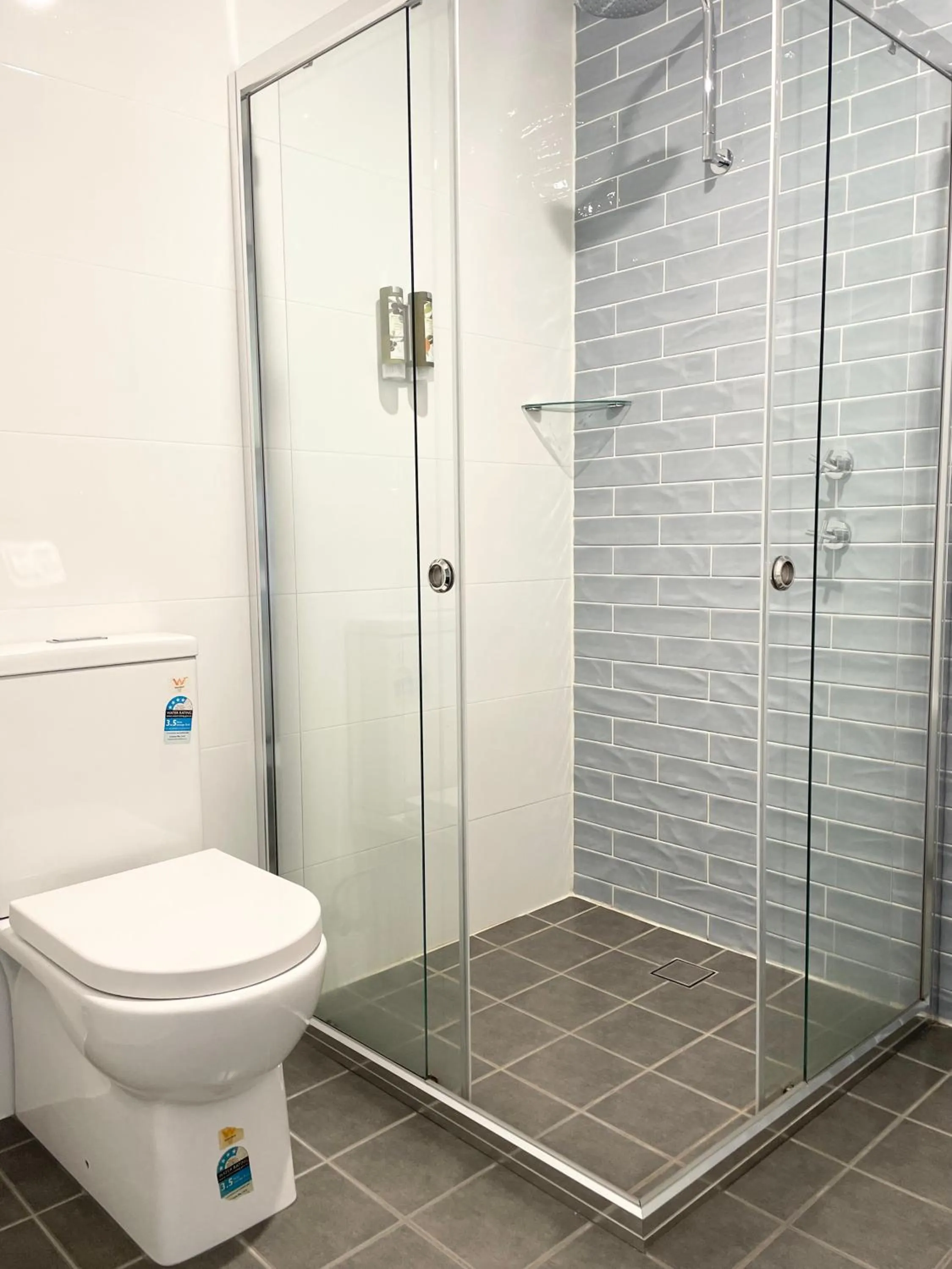 Shower in Huskisson Beach Motel