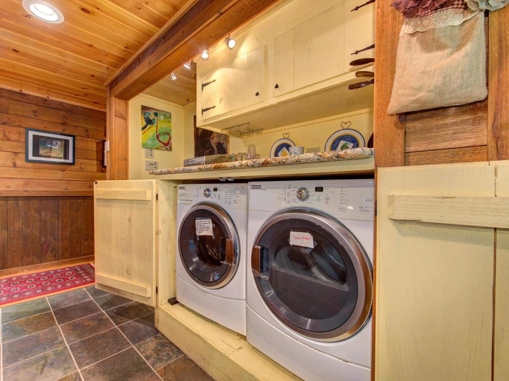 Kitchen or kitchenette in Black Bear Lodge
