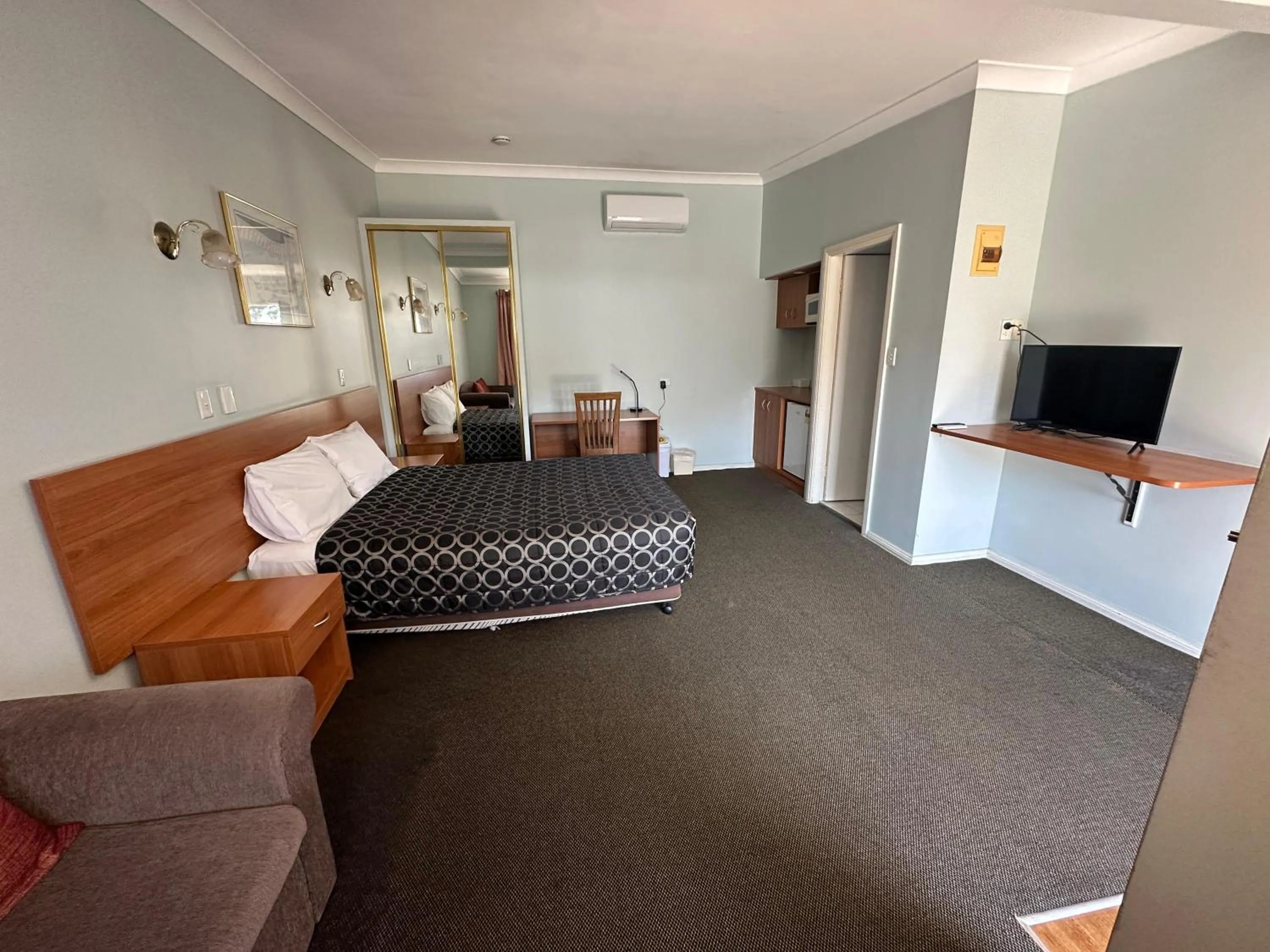 TV and multimedia in Colonial Motor Lodge Scone