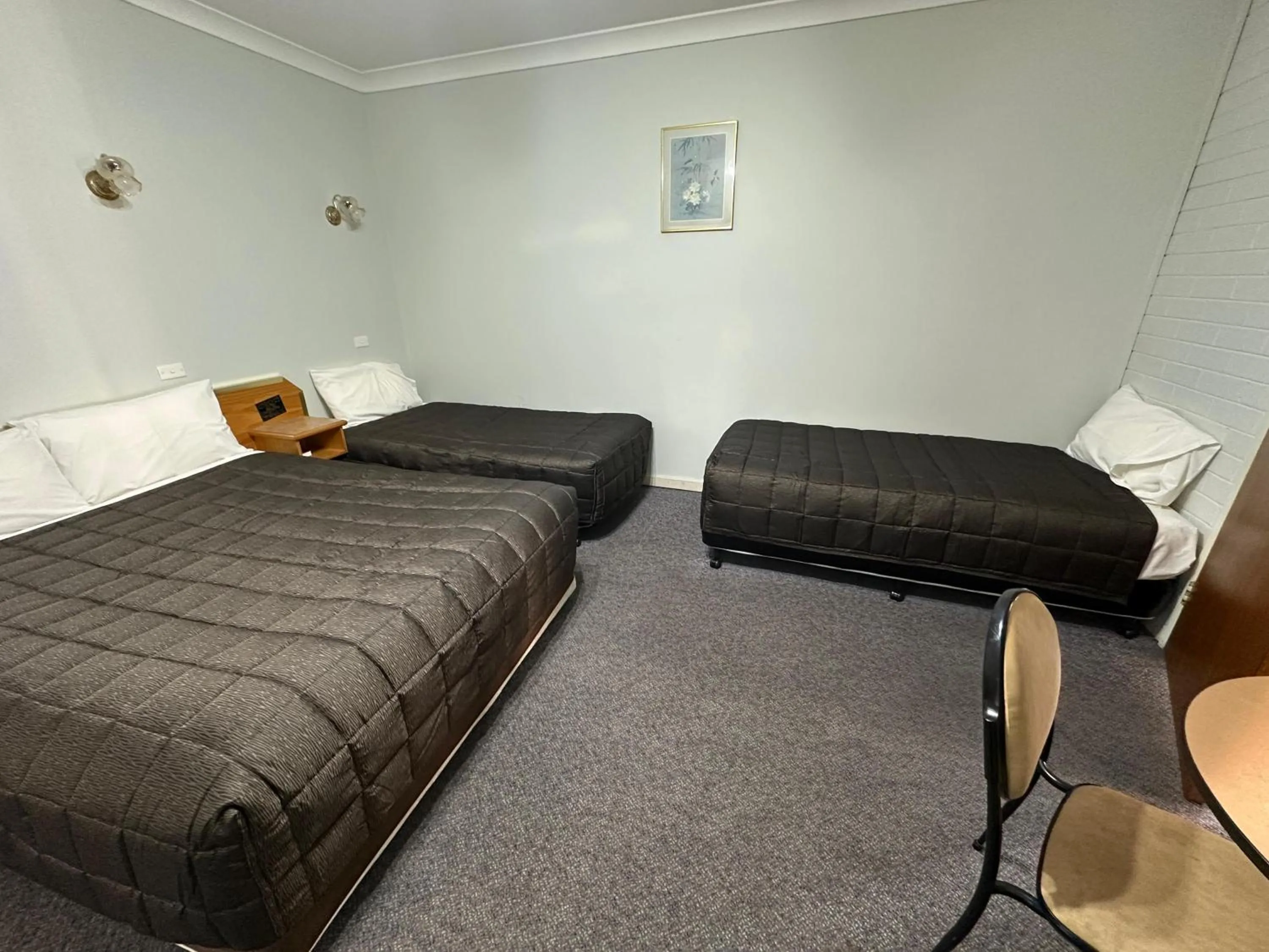 Bed in Colonial Motor Lodge Scone