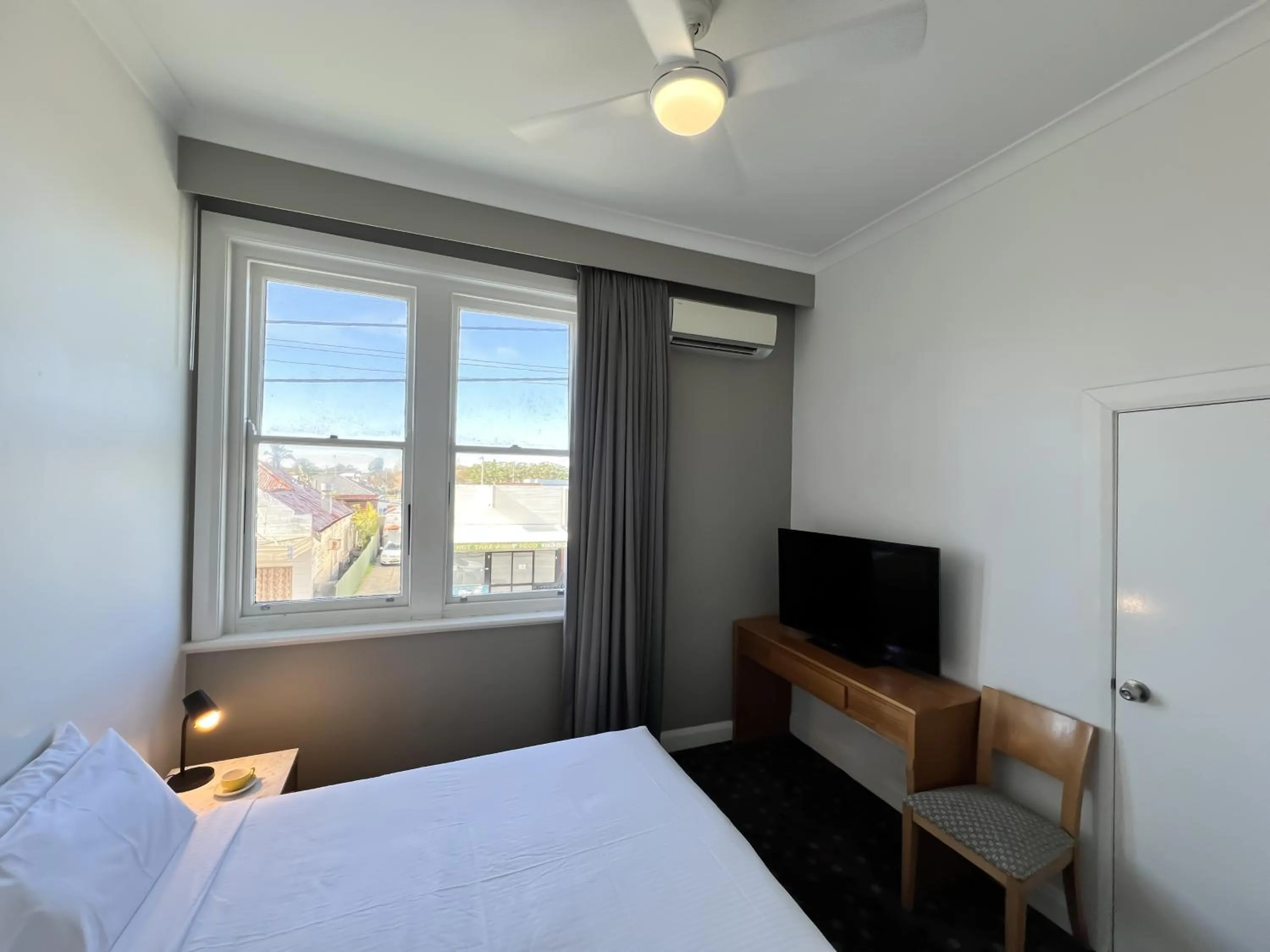 Bed in The Sunnyside Tavern, Broadmeadow