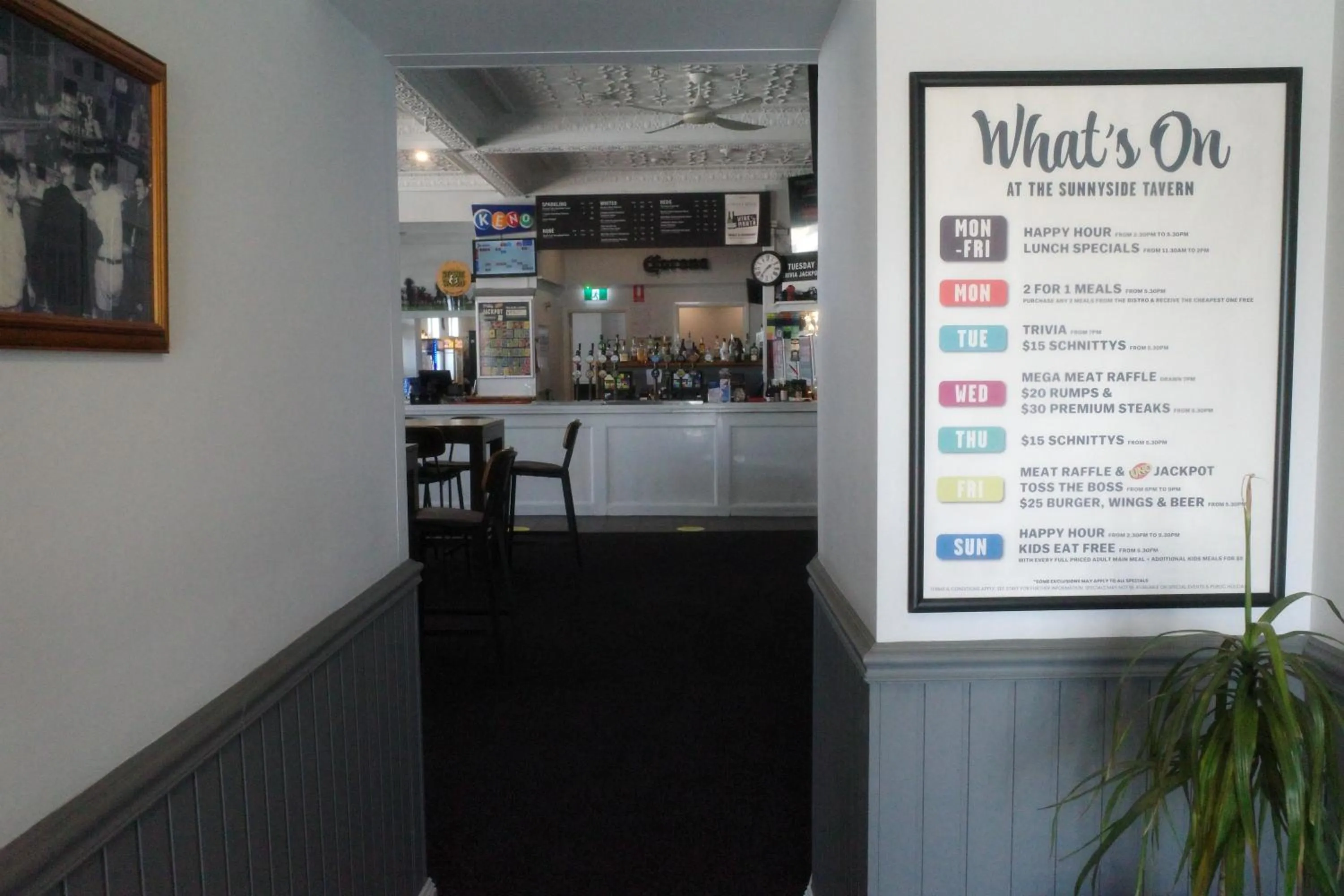 Restaurant/places to eat in The Sunnyside Tavern, Broadmeadow