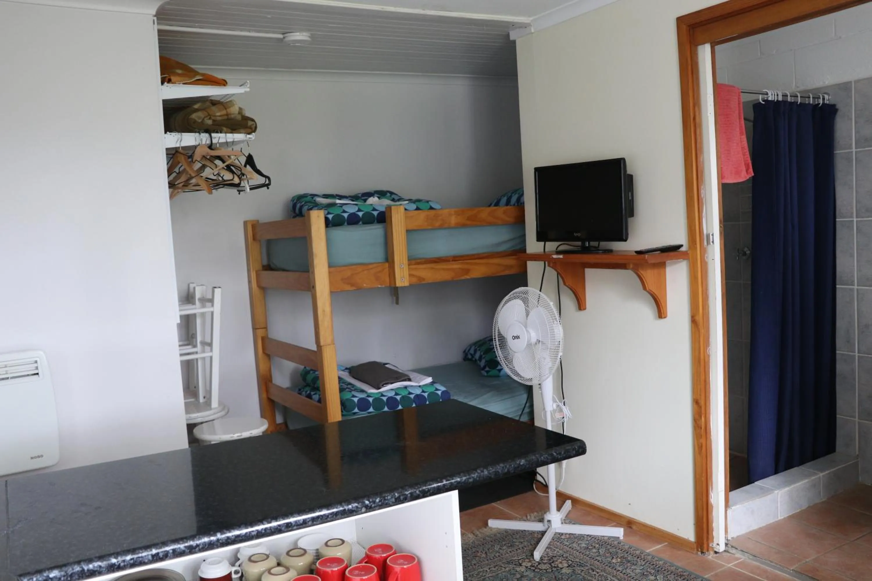 Kitchen or kitchenette, Bed in Chalet Jindabyne