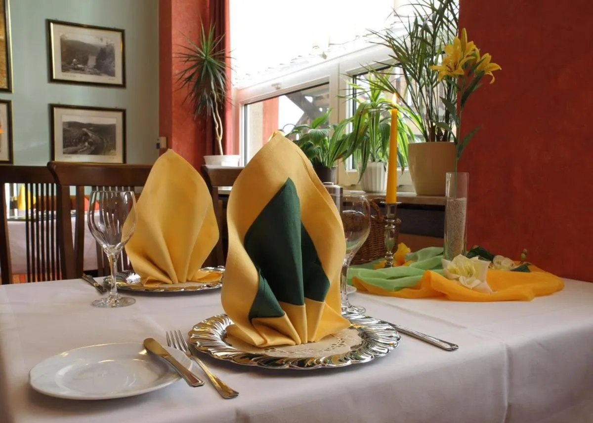 Restaurant/places to eat in Hotel Am Schlossberg