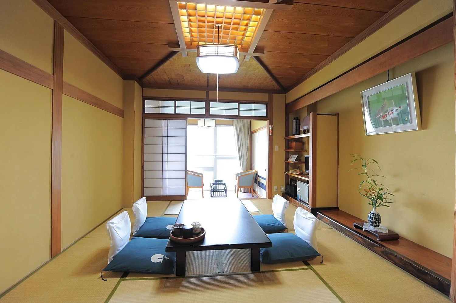 Photo of the whole room in Umiakari