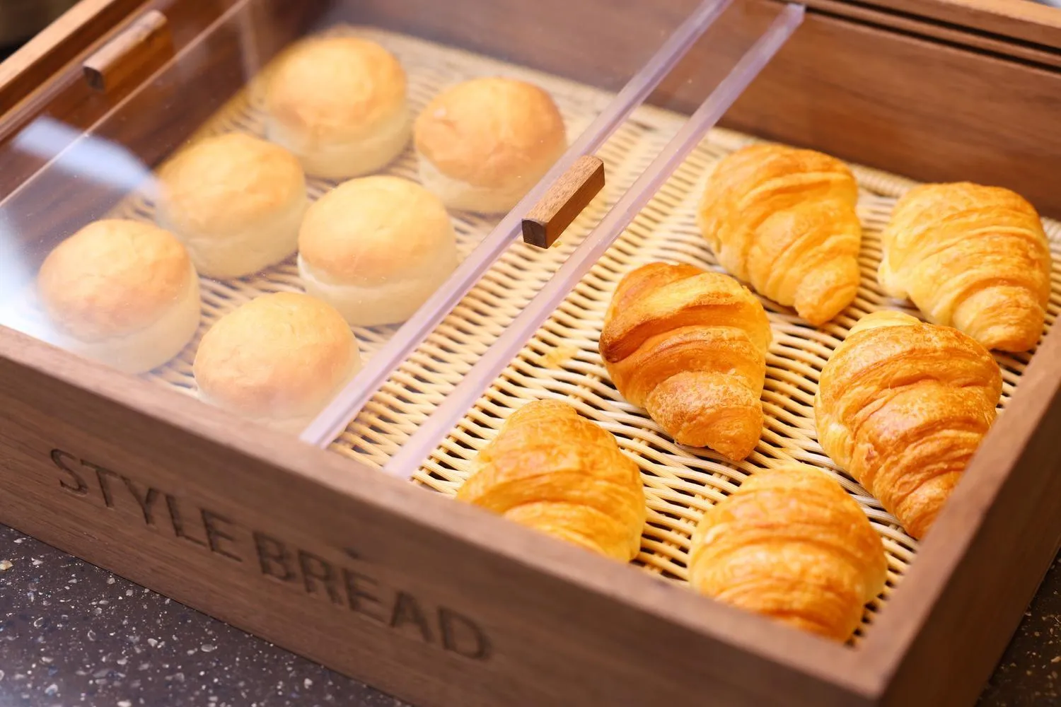 Buffet breakfast in Umiakari