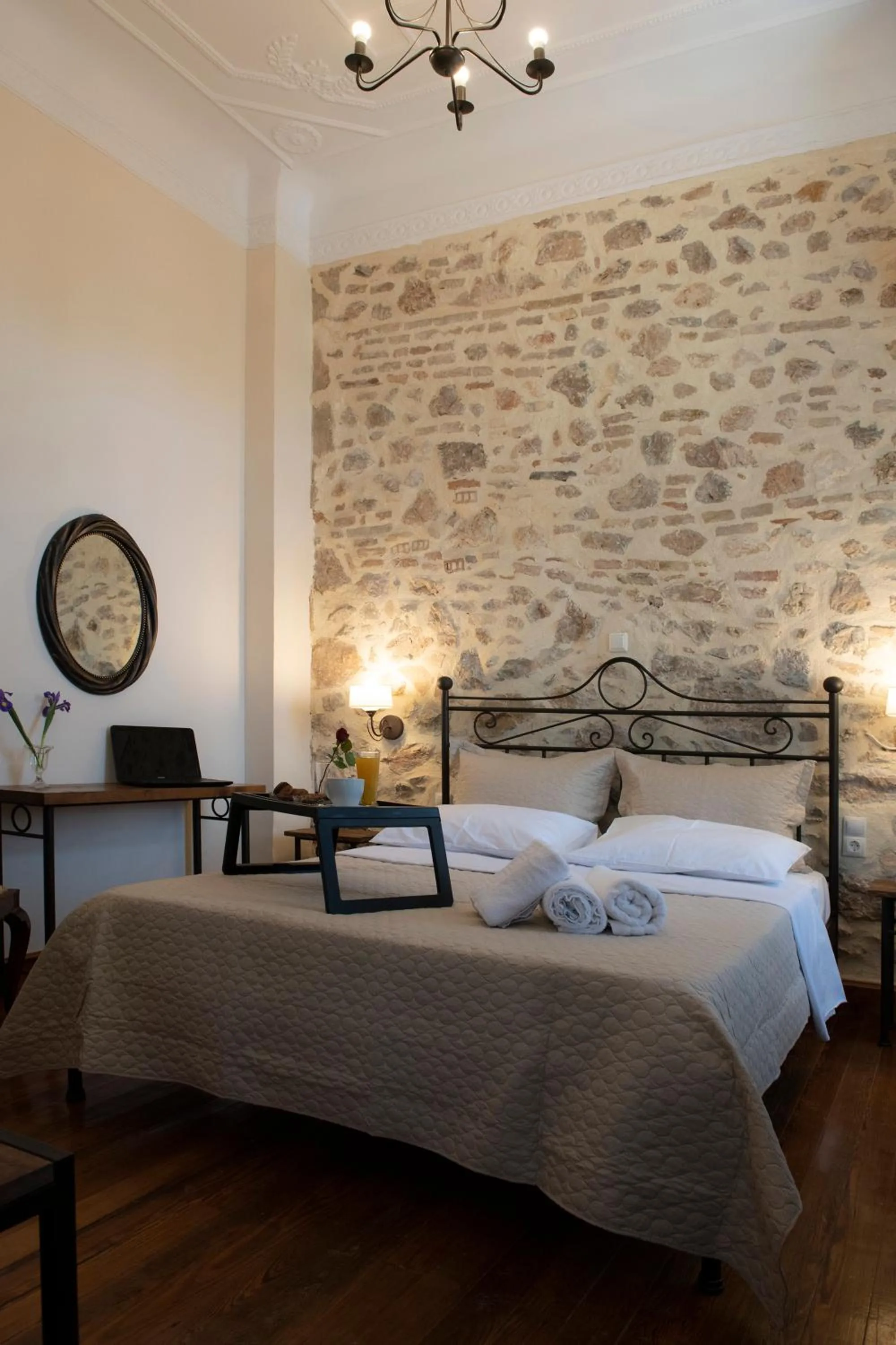 Decorative detail, Bed in Beautiful City Suites